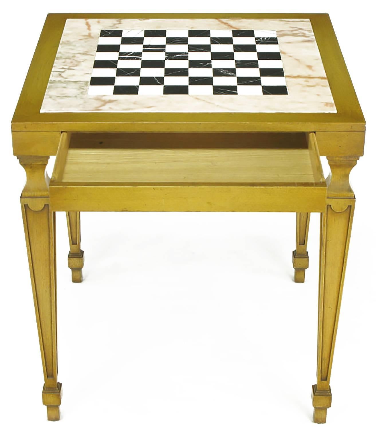 Milieu du XXe siècle Table de jeu Regency en noyer blanchi et marbre incrusté en vente