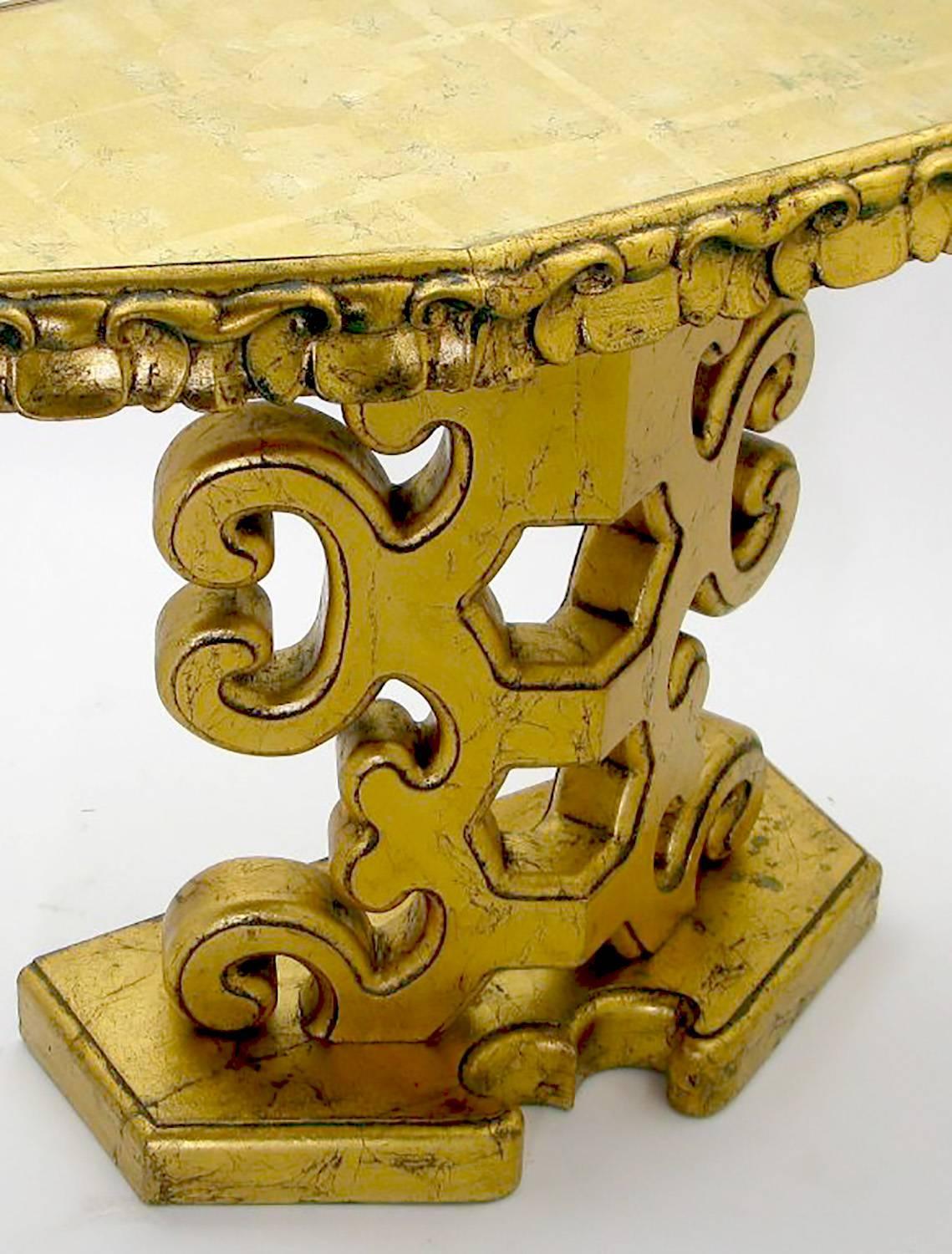 Italian Gilt Console Table with Églomisé Glass Top In Excellent Condition For Sale In Chicago, IL