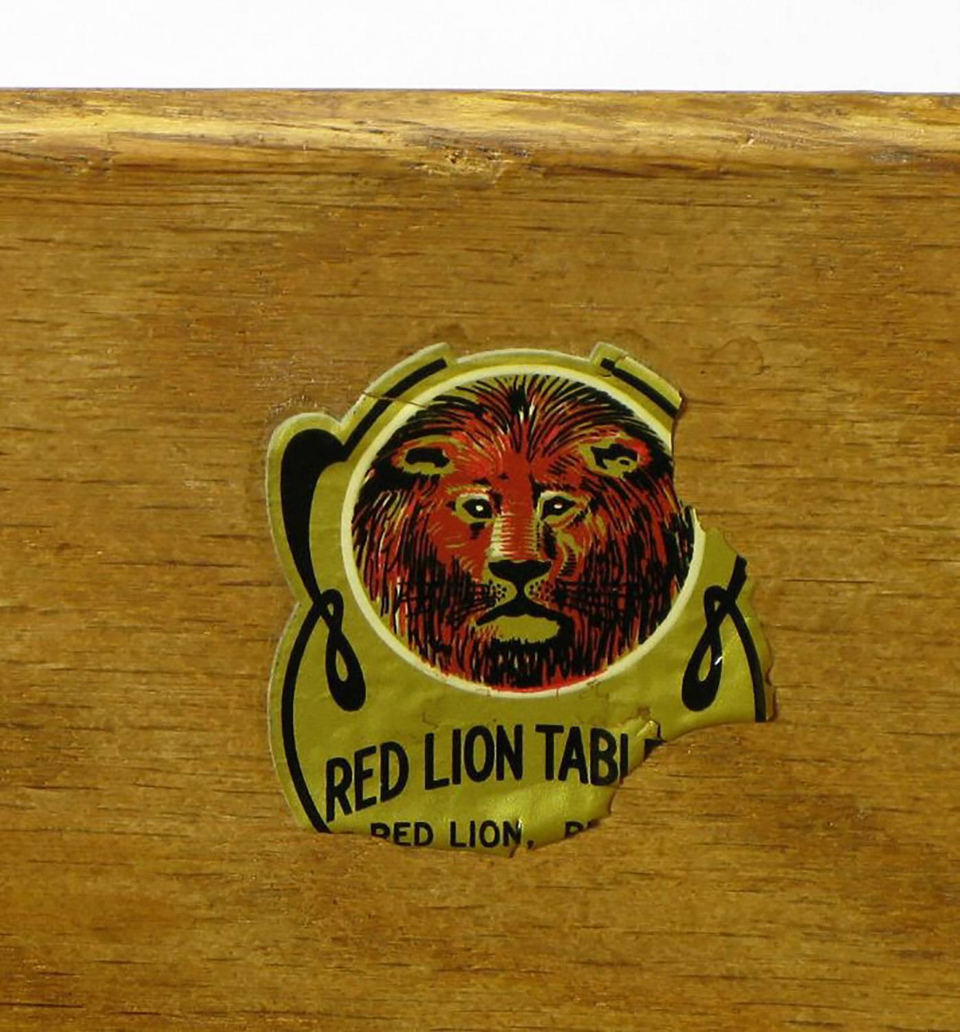 1950er Jahre Kommode mit neun Schubladen aus Mahagoni mit rotem Löwenparkett vorne im Angebot 4
