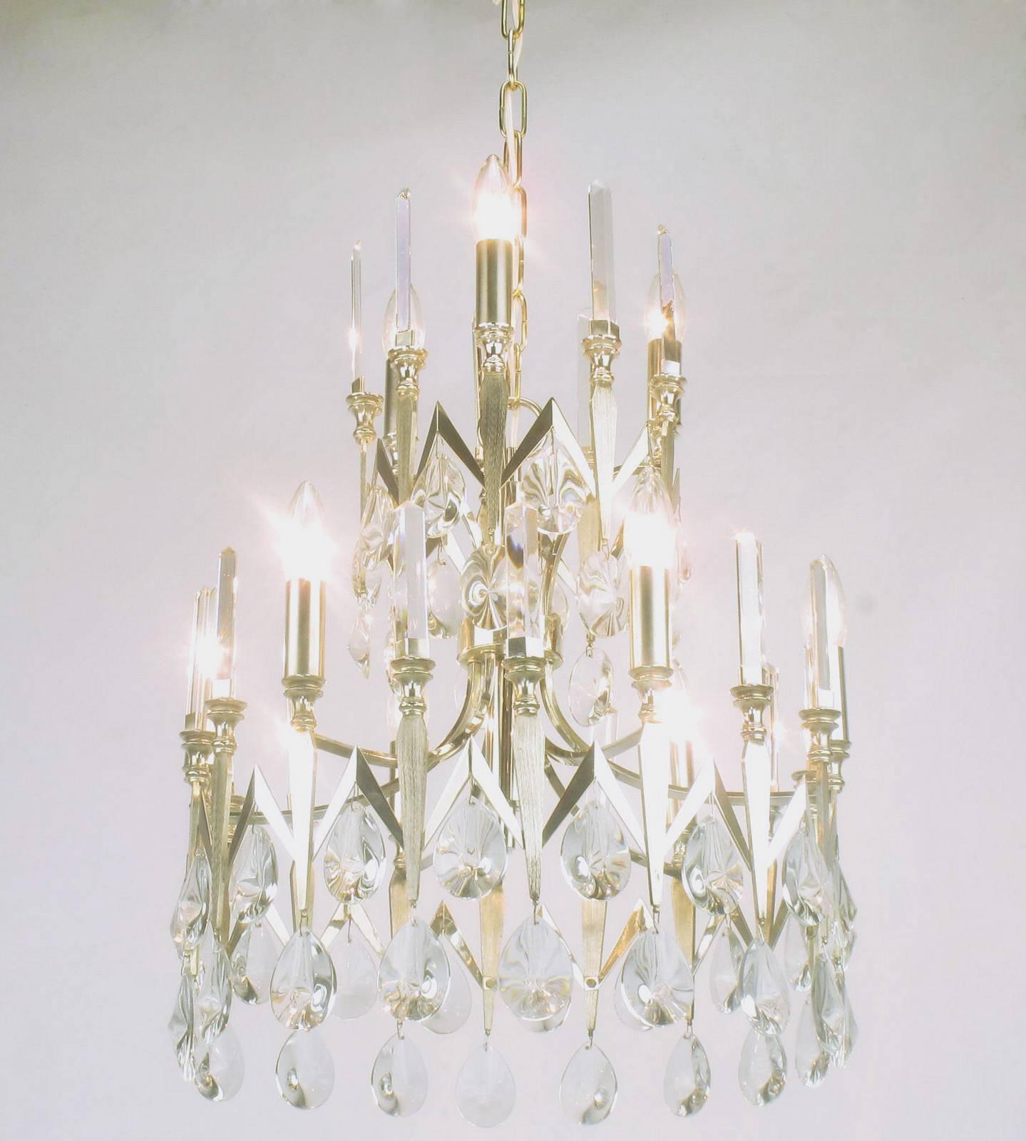 Italiano Raro lampadario a nove luci in argento e cristallo di importazione italiana Gaetano Sciolari in vendita