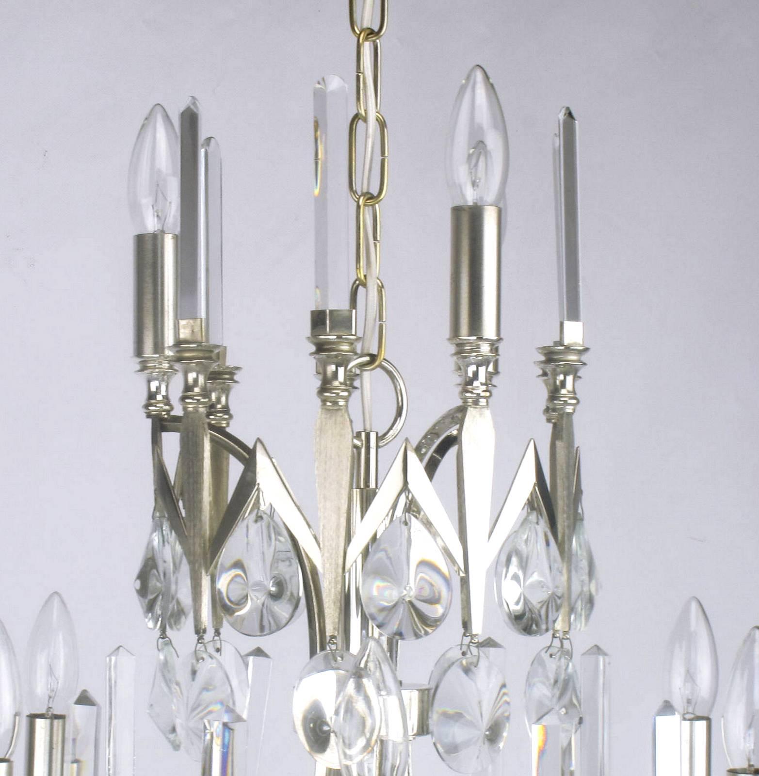 Metà XX secolo Raro lampadario a nove luci in argento e cristallo di importazione italiana Gaetano Sciolari in vendita