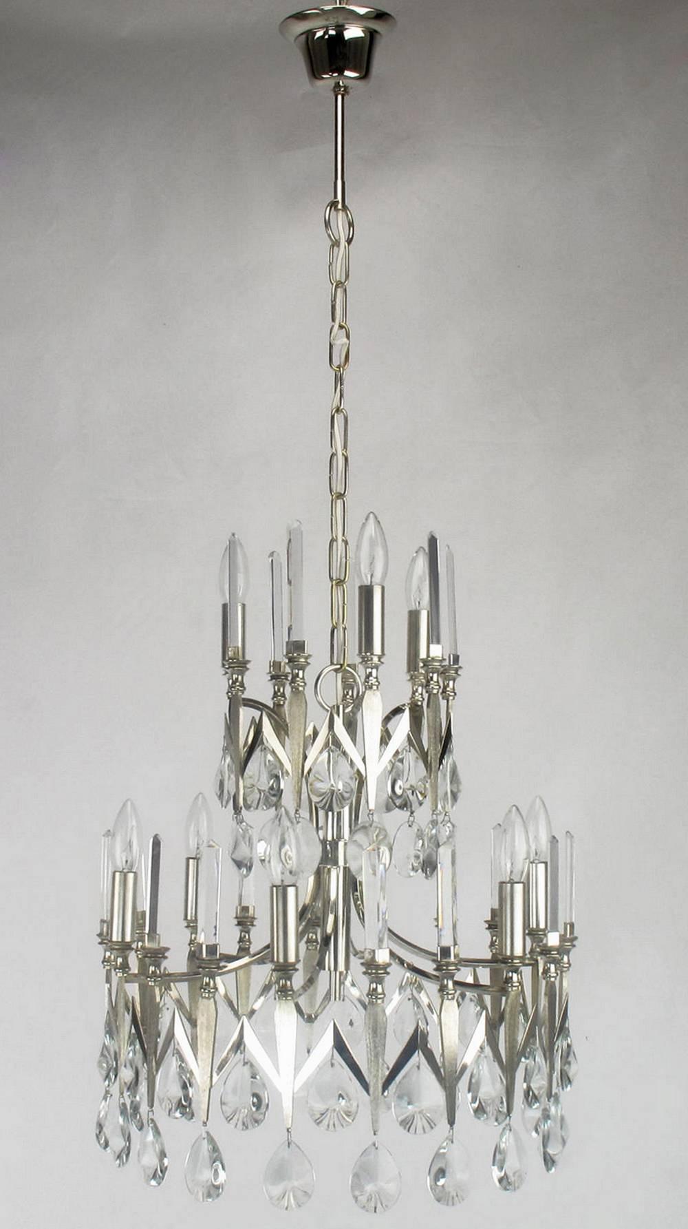 Placcato argento Raro lampadario a nove luci in argento e cristallo di importazione italiana Gaetano Sciolari in vendita