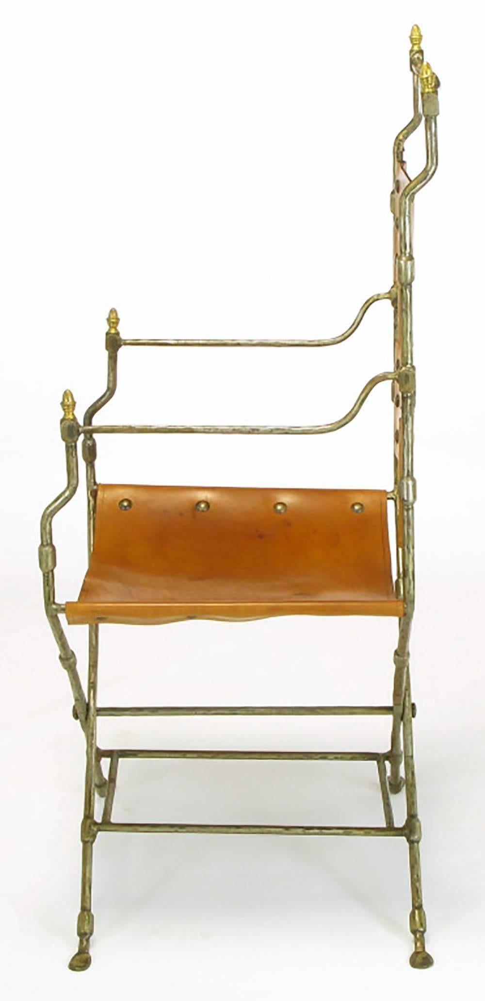 Sessel mit X-Fuß aus Leder und handgeschmiedetem Eisen, maßgefertigt im Zustand „Gut“ im Angebot in Chicago, IL