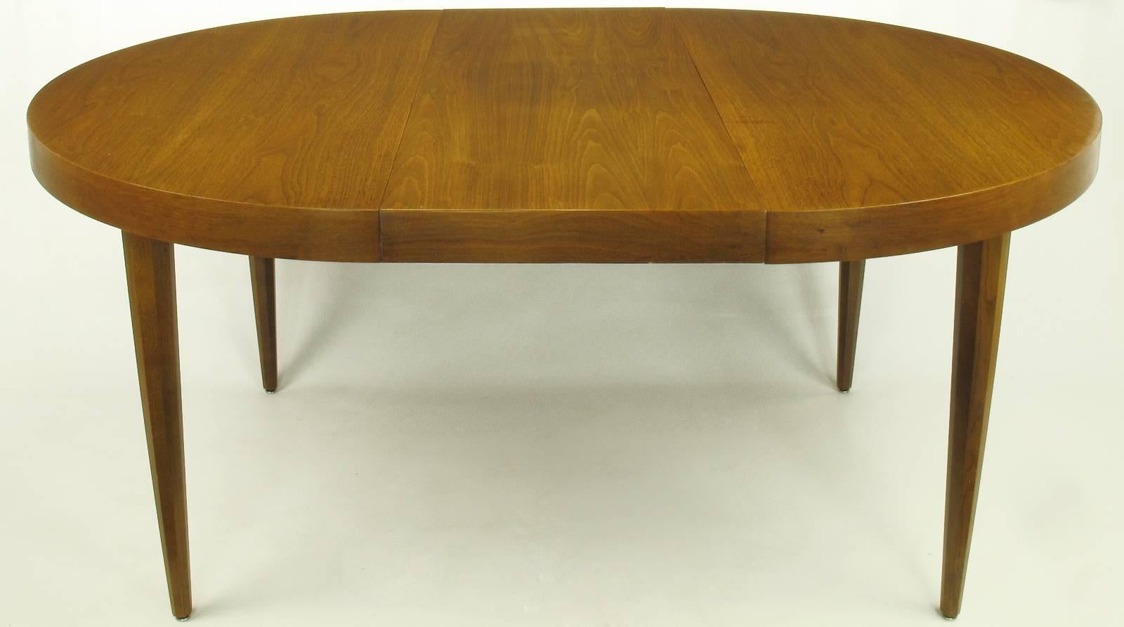 Sleek Modern Walnut Dining Table in the Style of T.H. Robsjohn-Gibbings In Good Condition In Chicago, IL