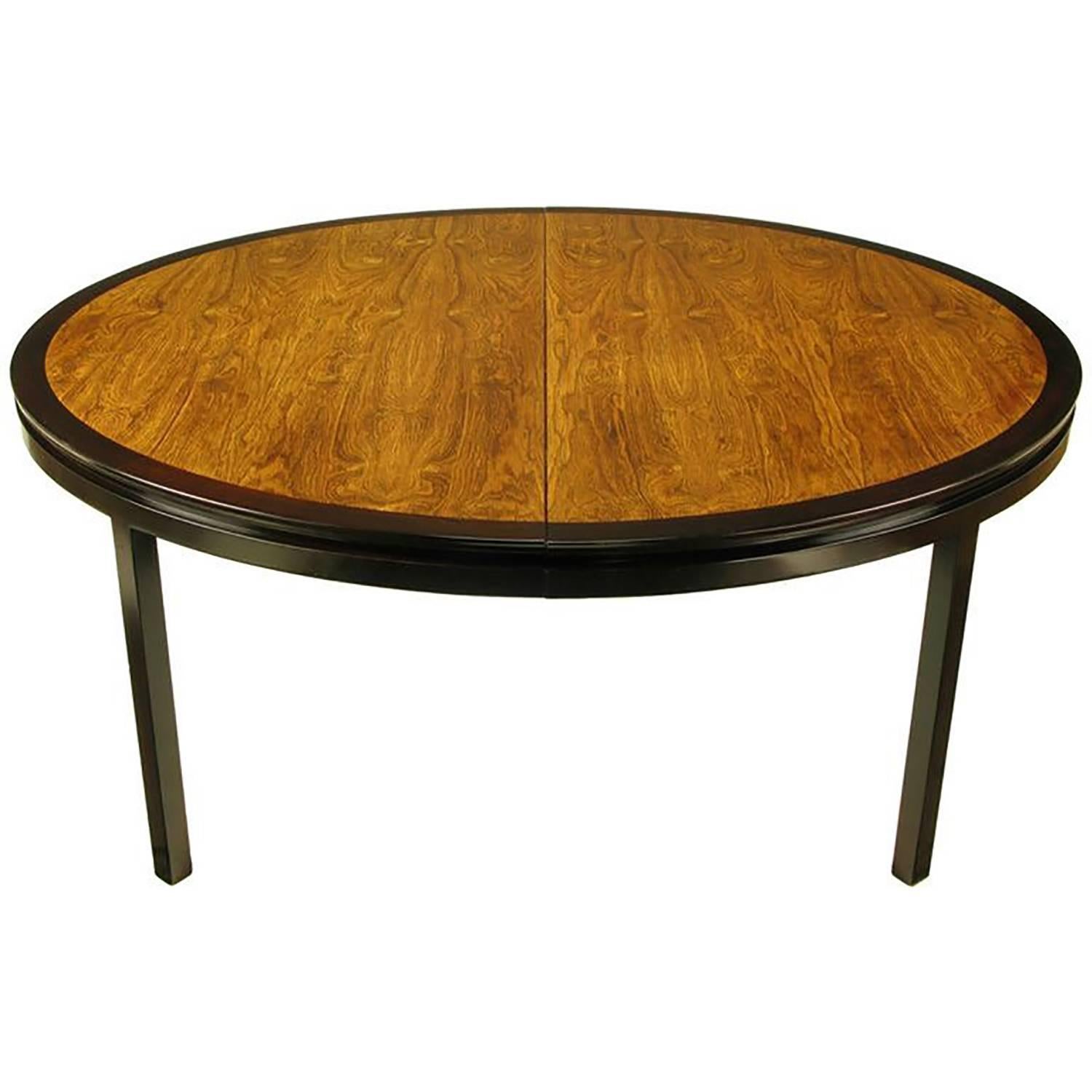 Milieu du XXe siècle Rare table de salle à manger ovale sur mesure Edward Wormley en acajou et bois de rose naturel en vente