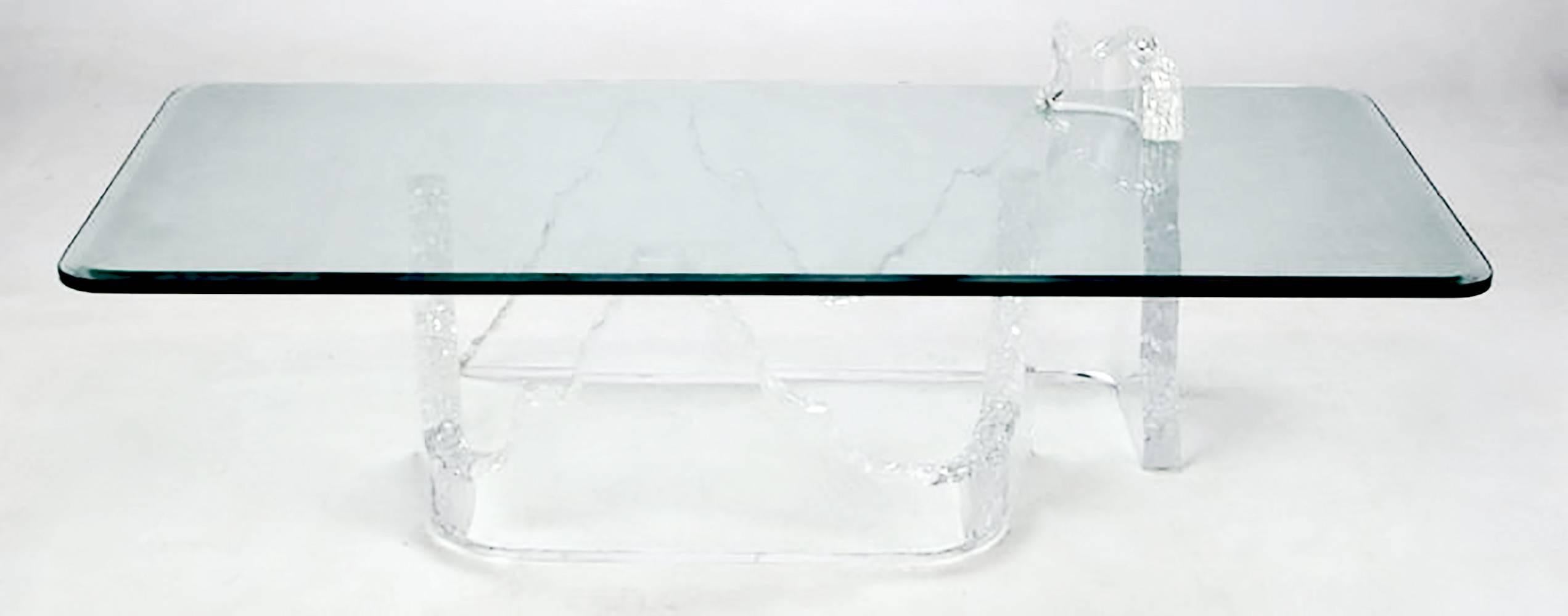 Mid-Century Modern Table basse Iceberg en Lucite et verre Lion in Frost attribuée à en vente