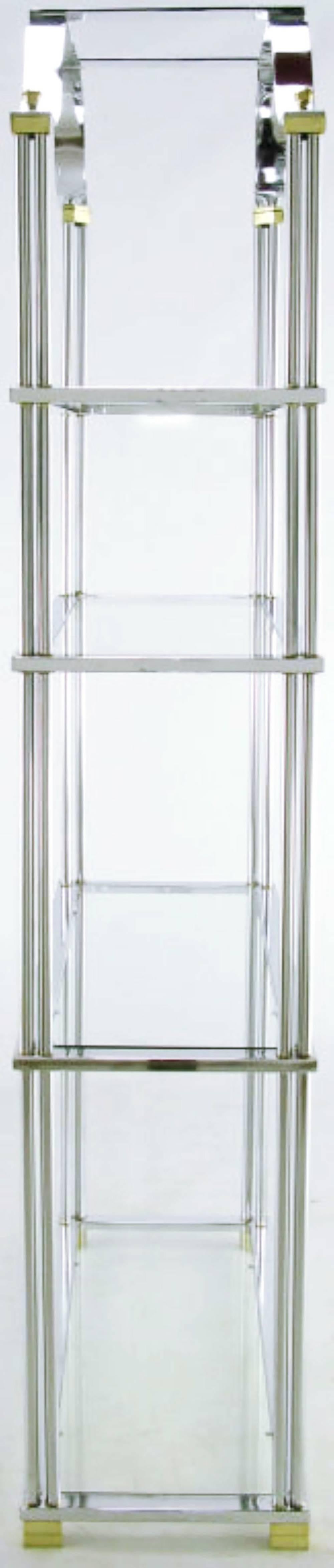 Mid-Century moderno Ètagerè a quattro ripiani con baldacchino in cromo e ottone in vendita