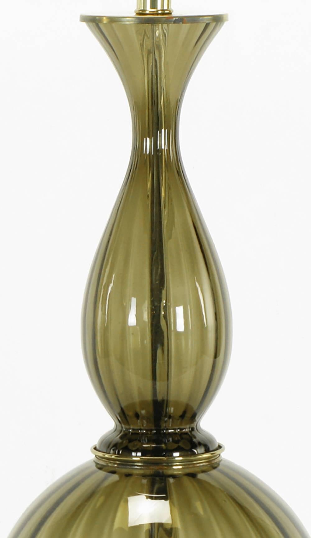 Italian Fluted and Smoked Murano Glass Sinuous Table Lamp For Sale