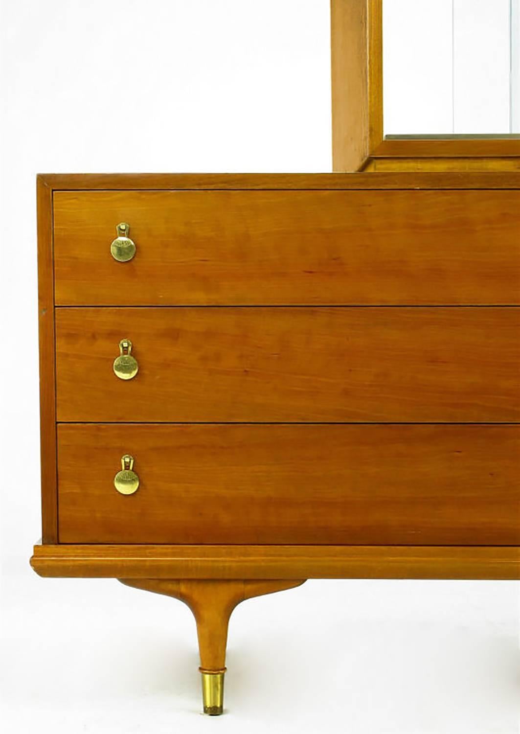 Doppelseitiger Schrank aus Nussbaumholz von Renzo Rutili für Johnson Furniture (Messing) im Angebot