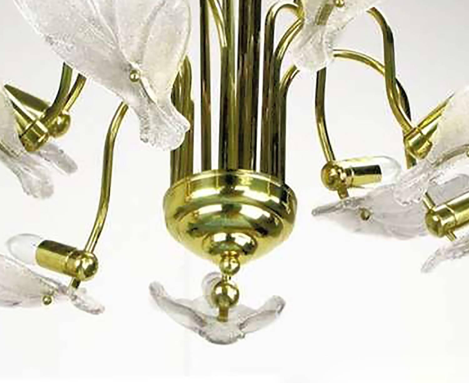 Nine-Arm Murano Glass Leaf Chandelier in the Style of Barovier & Toso In Excellent Condition For Sale In Chicago, IL