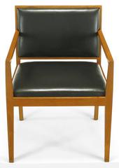 Cuatro sillones Interior Crafts de fresno y cuero