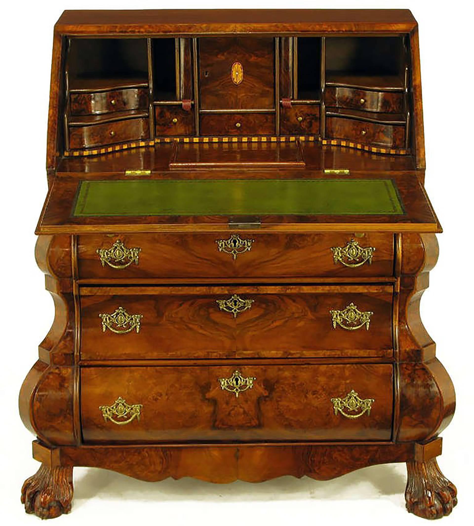 Secretaire olandese in stile rococò con bombe in legno di noce In condizioni buone in vendita a Chicago, IL
