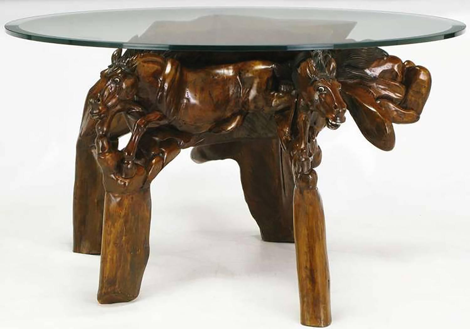 Américain Incroyable table basse en bois sculpté Equine en vente