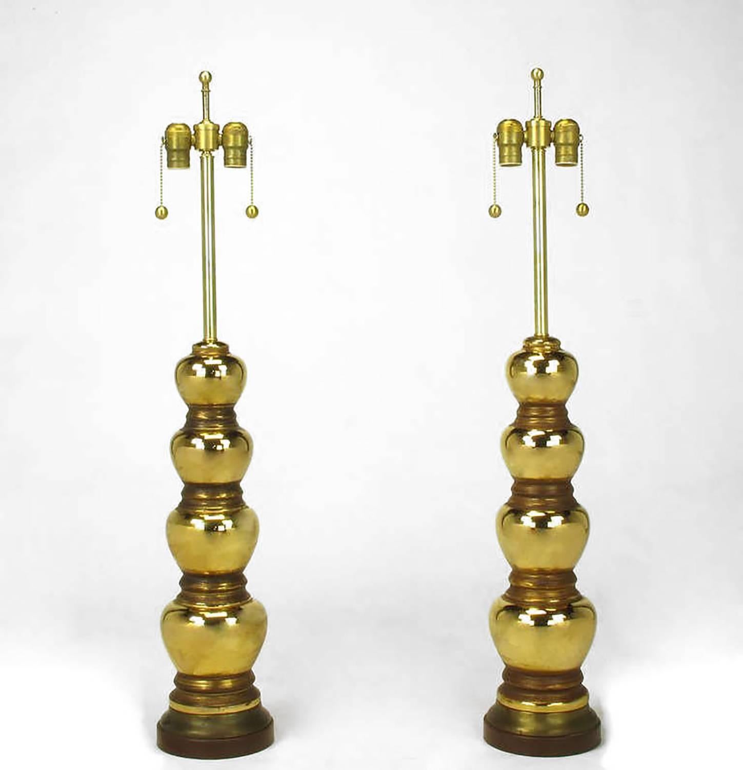 Hollywood Regency Pair of 1930s Gold-Plated Mirror Glazed Porcelain Quadruple Gourd Table Lamps For Sale