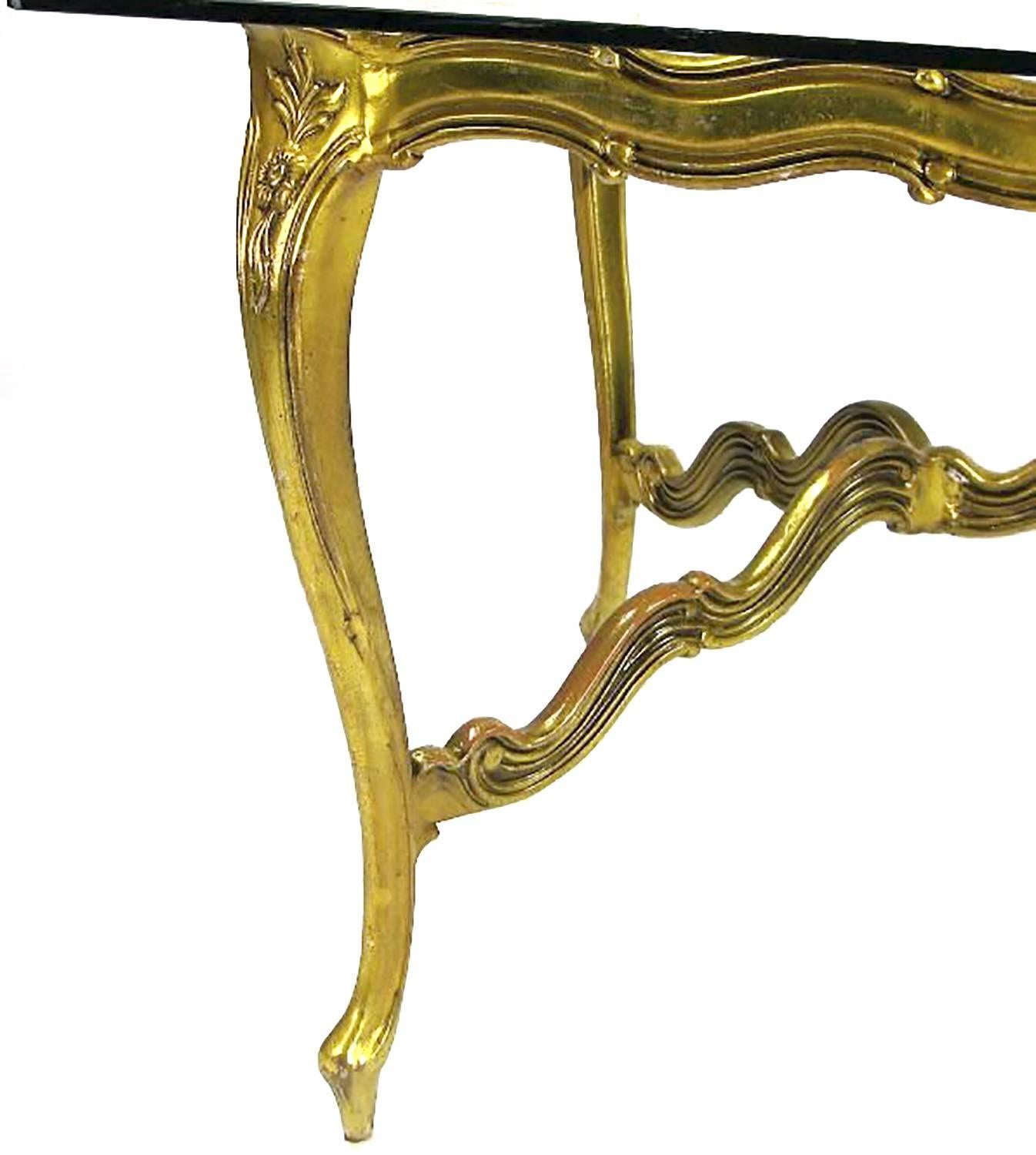 Table de salle à manger Louis XV en aluminium doré et verre en vente 1