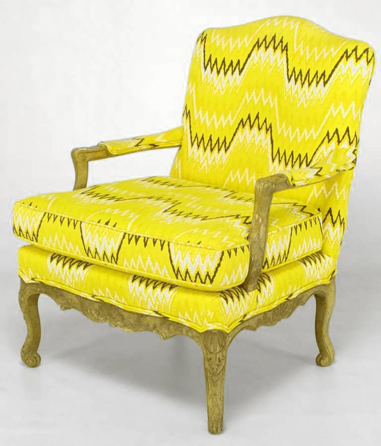 Paire de fauteuils de style Louis XV Erwin-Lambeth avec pouf assorti Bon état - En vente à Chicago, IL