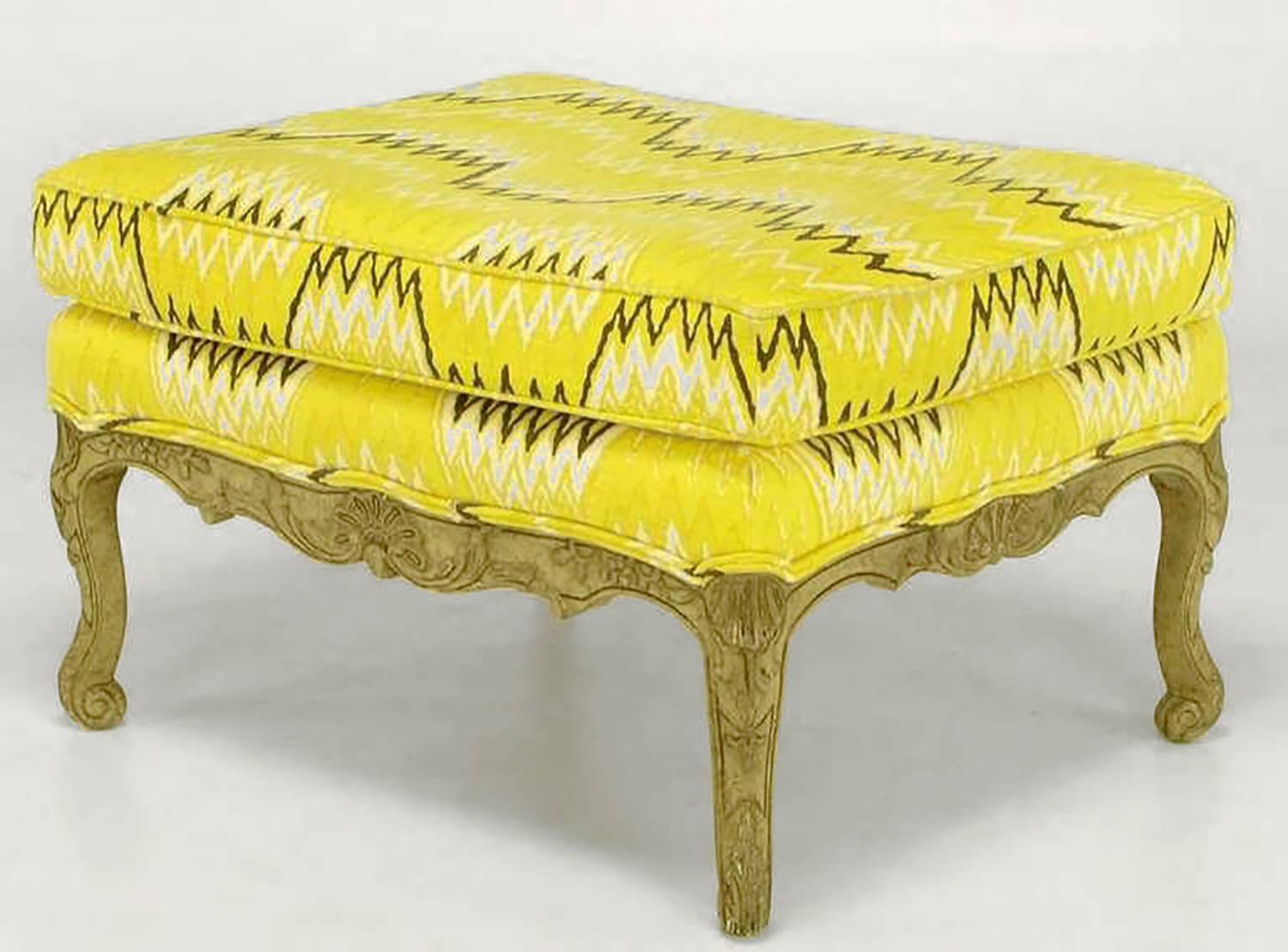 Paire de fauteuils de style Louis XV Erwin-Lambeth avec pouf assorti en vente 2