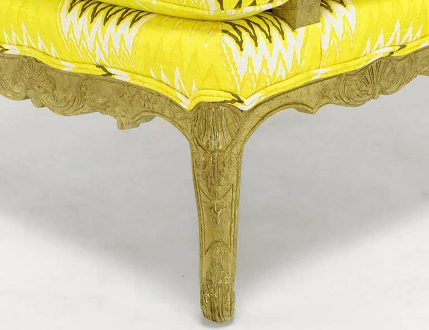 Paire de fauteuils de style Louis XV Erwin-Lambeth avec pouf assorti en vente 3
