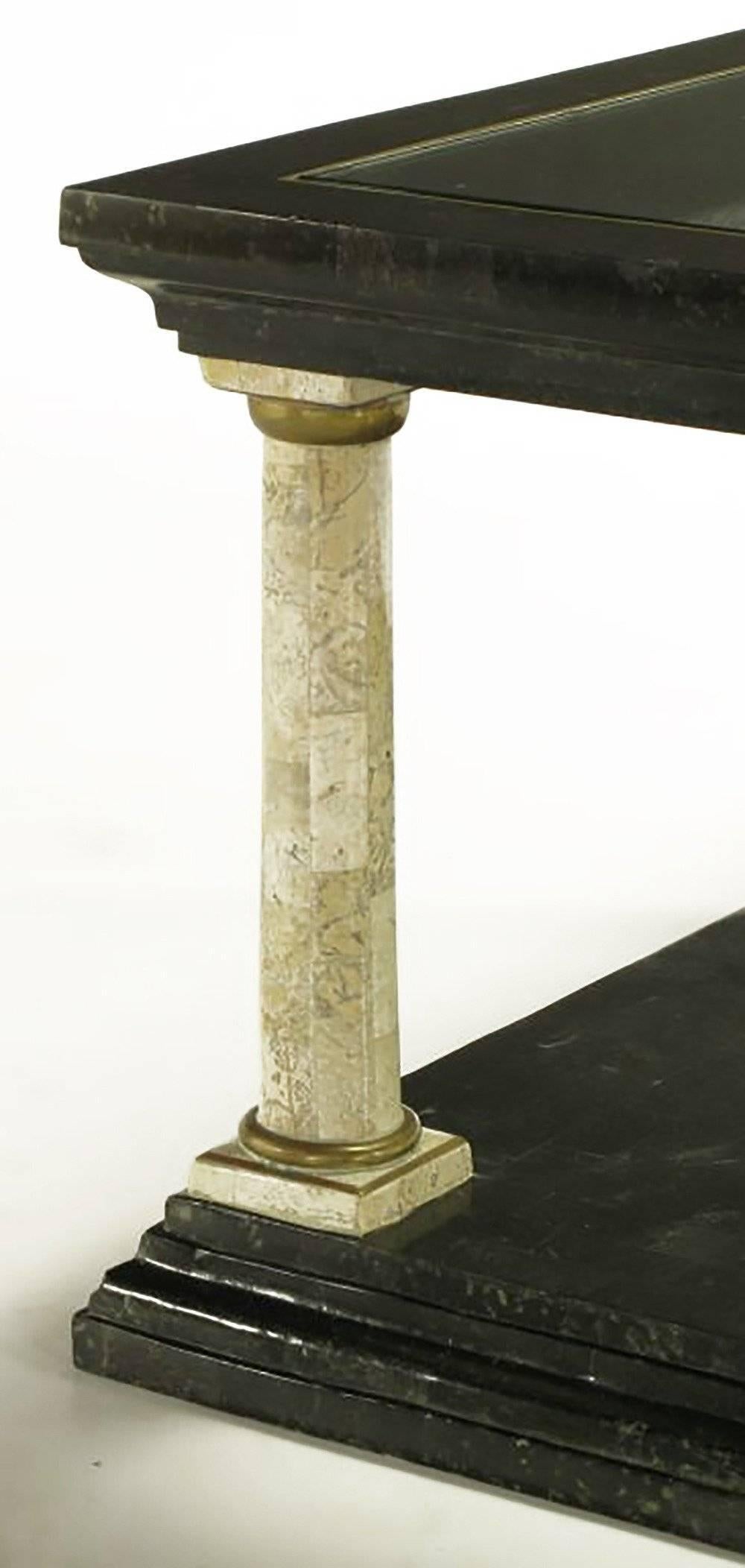 Néo-empire Table basse de style néo-empire Maitland-Smith en marbre noir et pierre fossile en vente