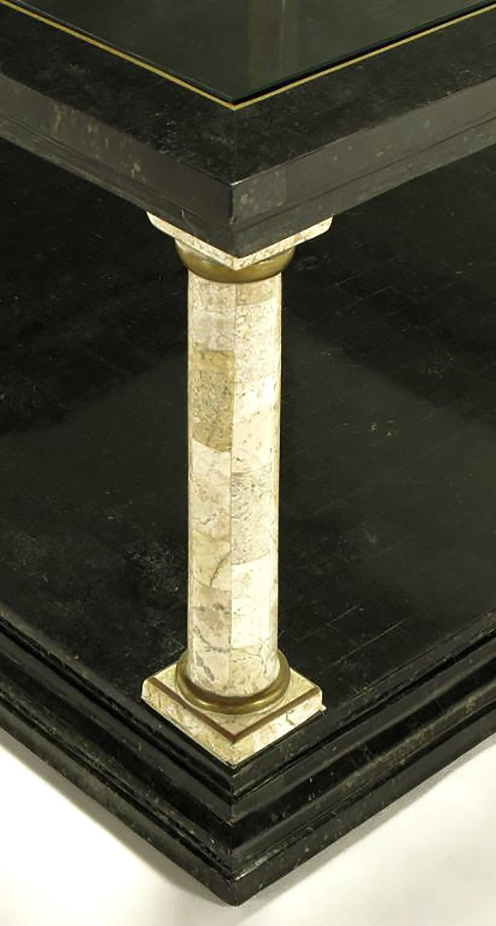 Américain Table basse de style néo-empire Maitland-Smith en marbre noir et pierre fossile en vente