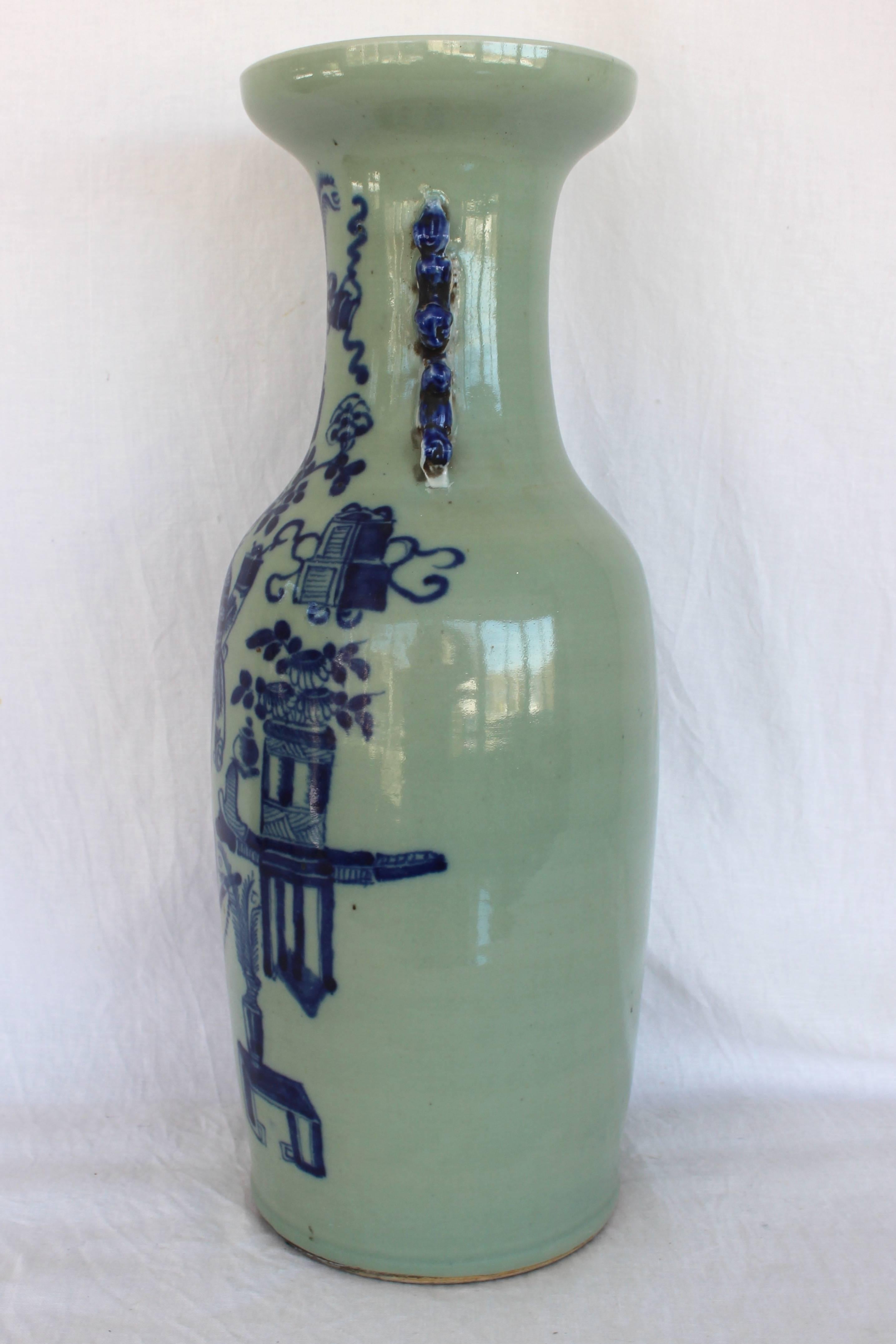 Chinesische blau-weiße Vase, Chinesisch (20. Jahrhundert) im Angebot
