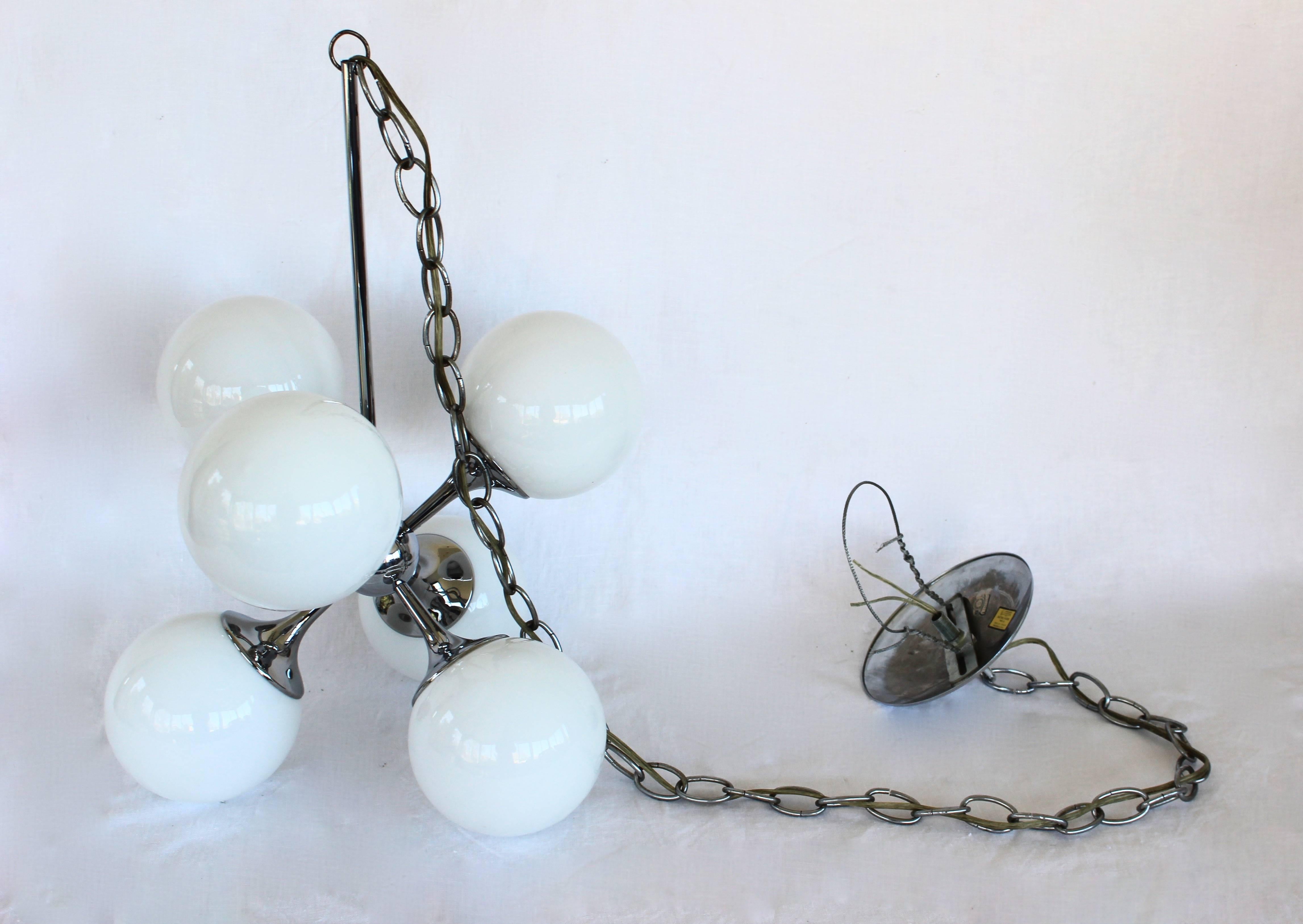 Lightolier Sputnik chandelier with six glass globes

Measures: 14