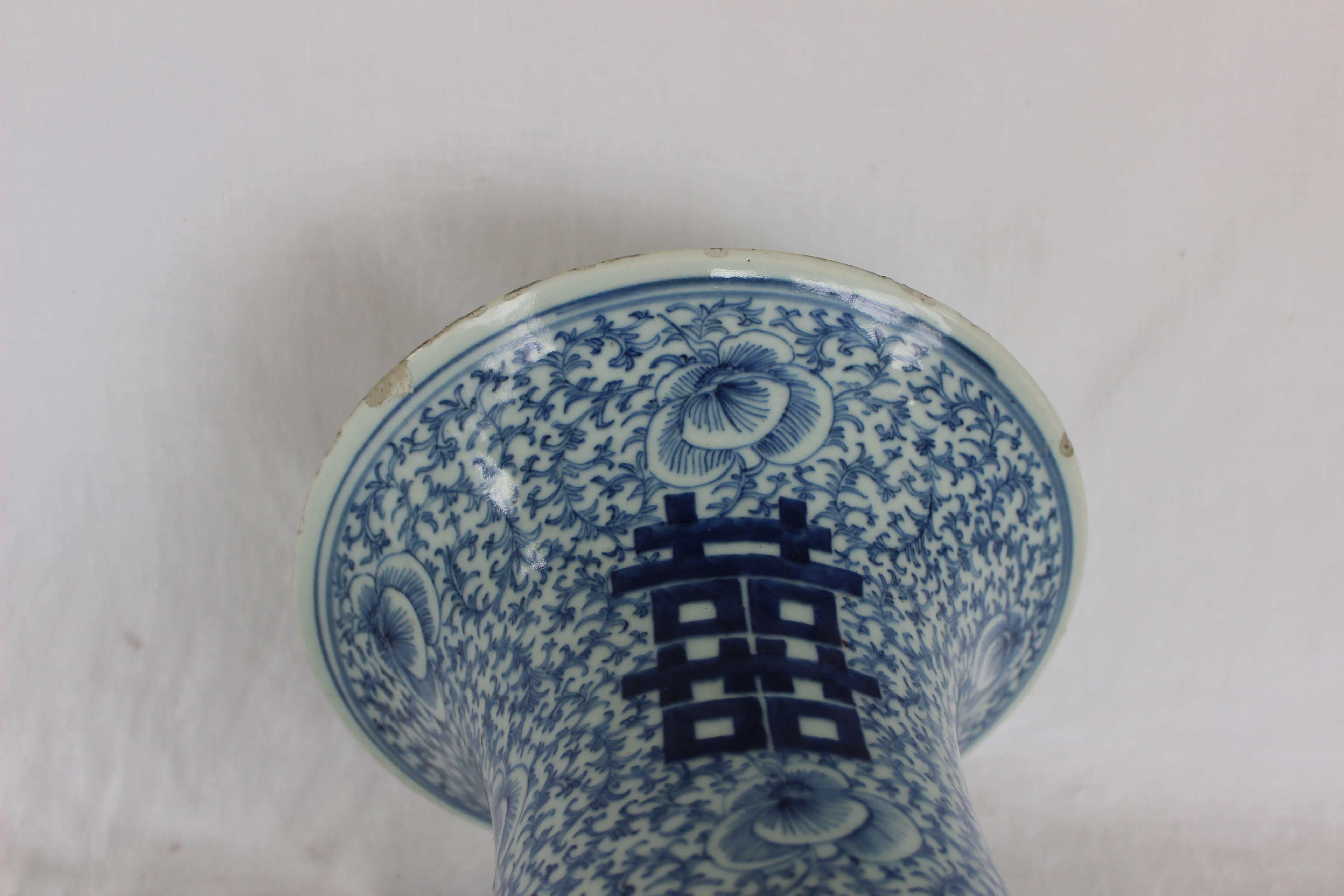 Chinese Blue and White Trumpet Vase In Good Condition In East Hampton, NY