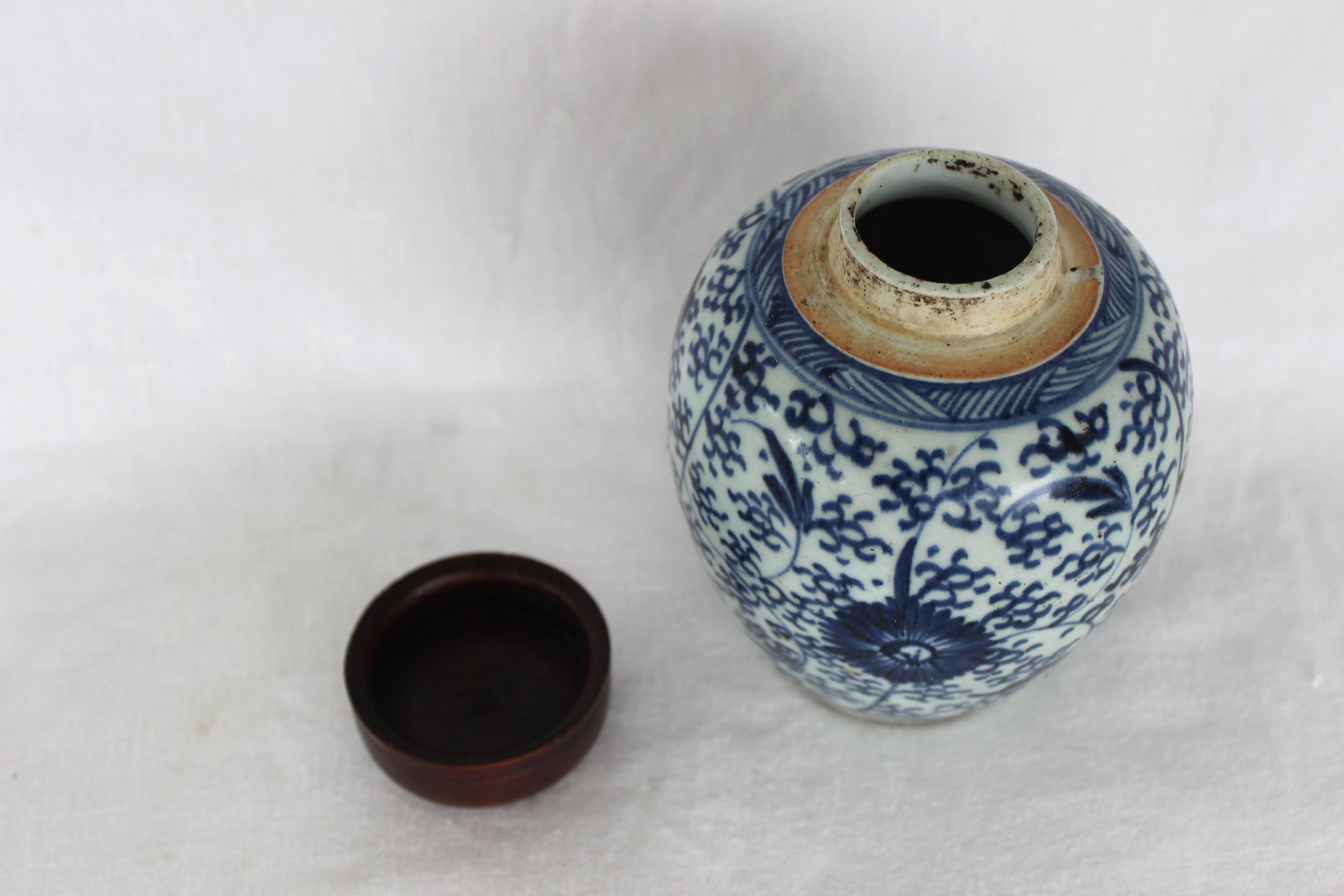 Chinesisches Ingwer-Glas mit blauem und weißem Überzug.