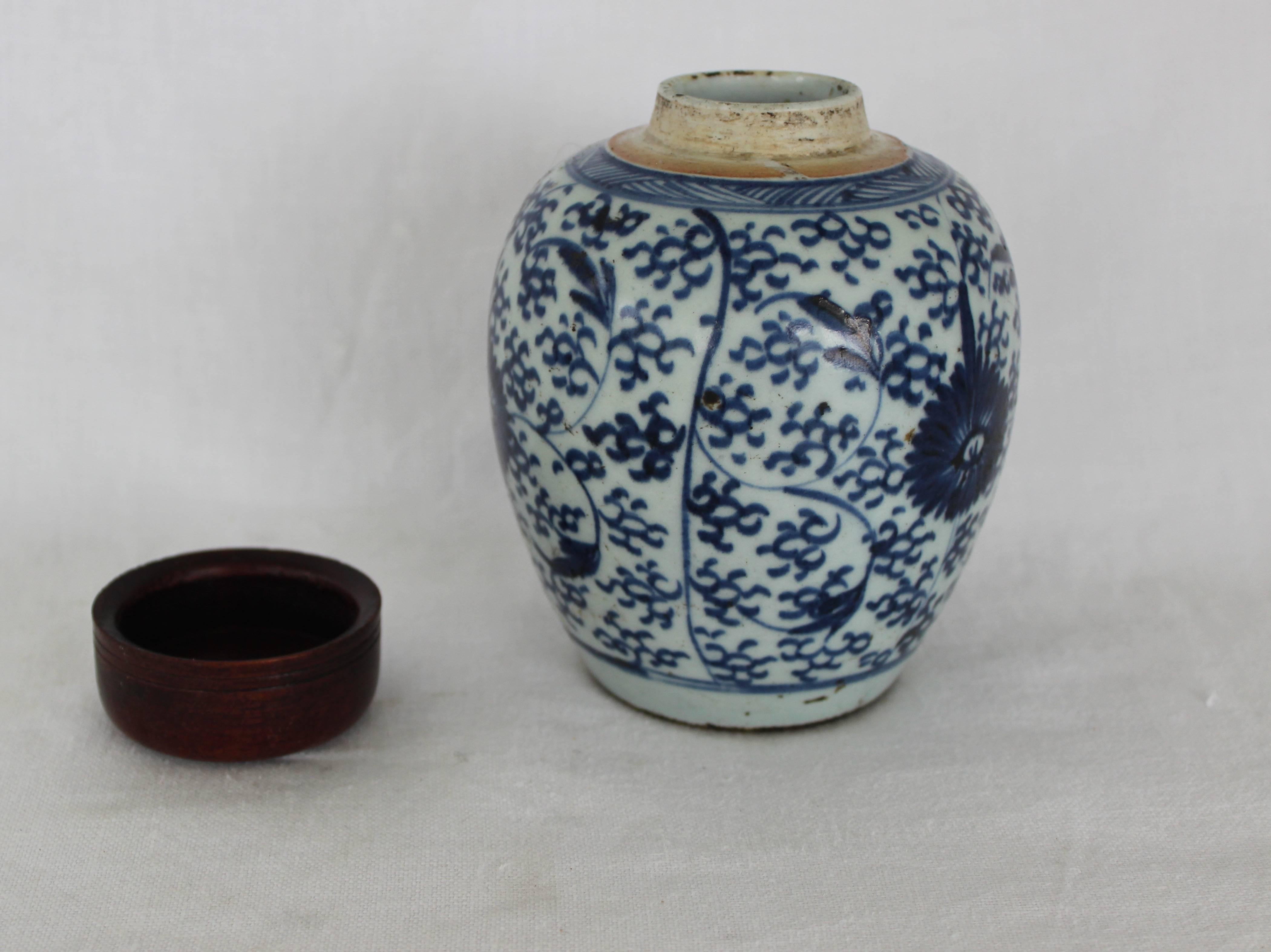 20th Century Chinese Blue and White Covered Ginger Jar For Sale