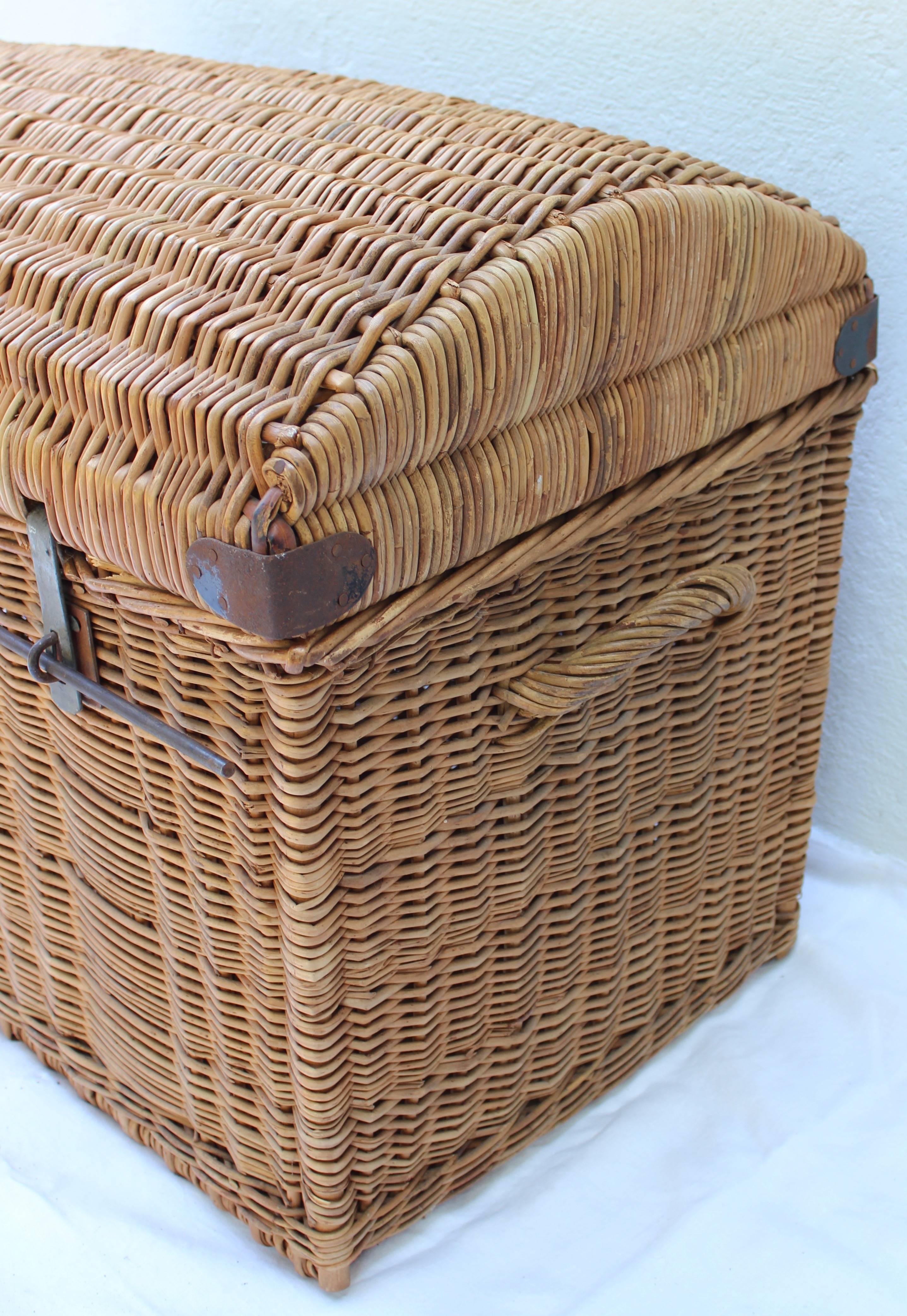 extra large wicker trunk with lid