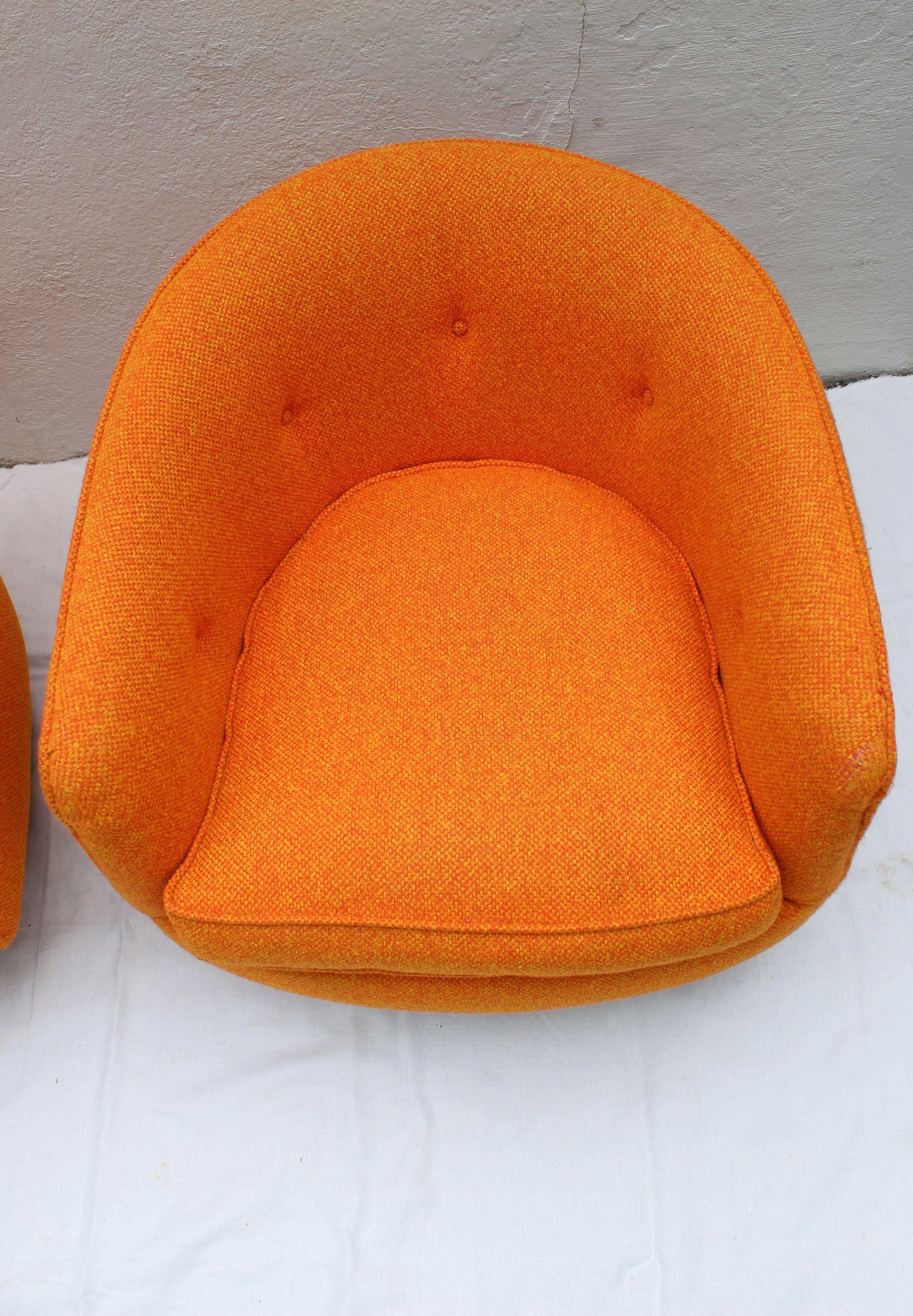 Late 20th Century Pair of Milo Baughman Tilt Swivel Lounge Chairs