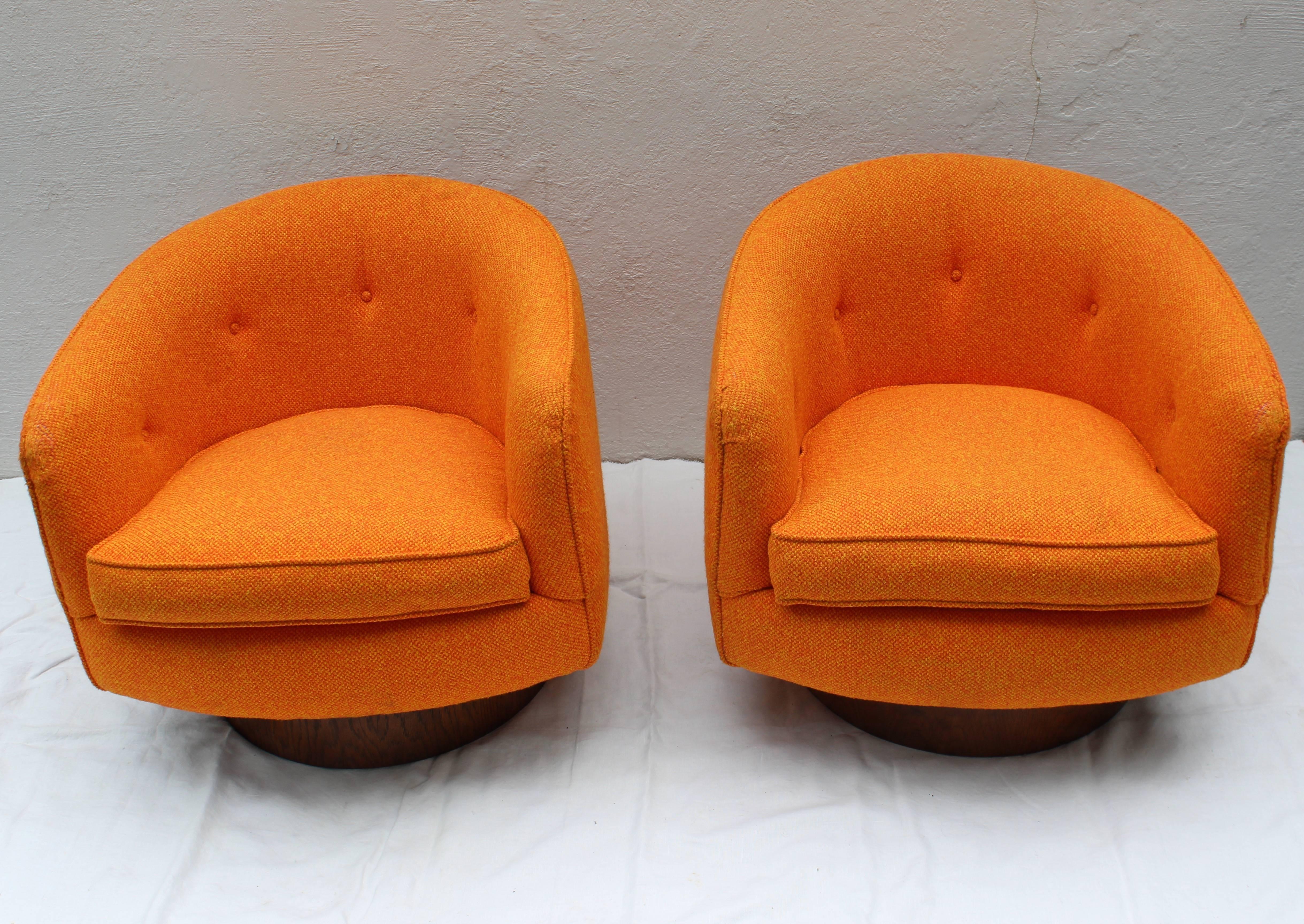 Mid-Century Modern Pair of Milo Baughman Tilt Swivel Lounge Chairs