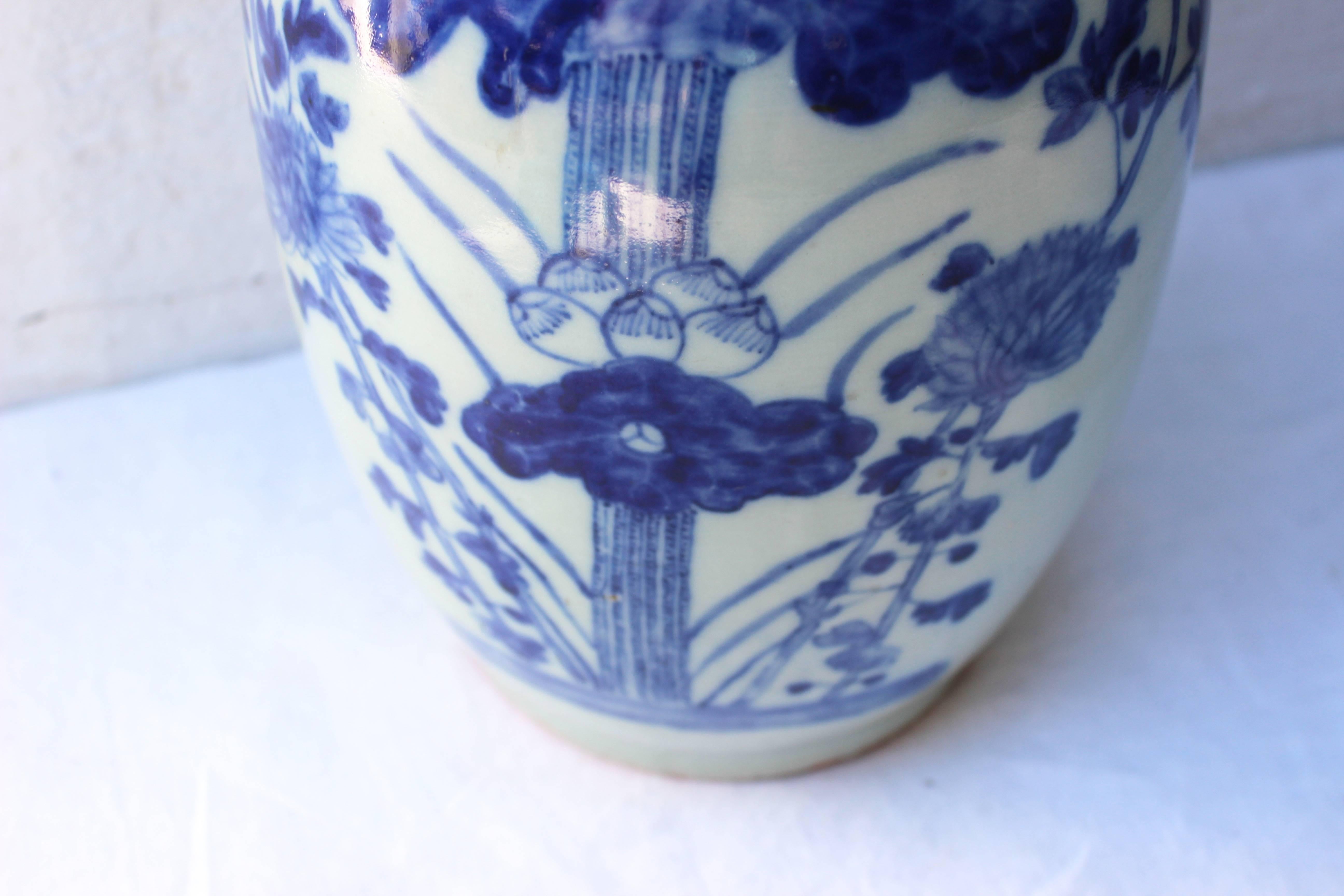 Vase chinois en forme de balustre bleu et blanc Excellent état - En vente à East Hampton, NY
