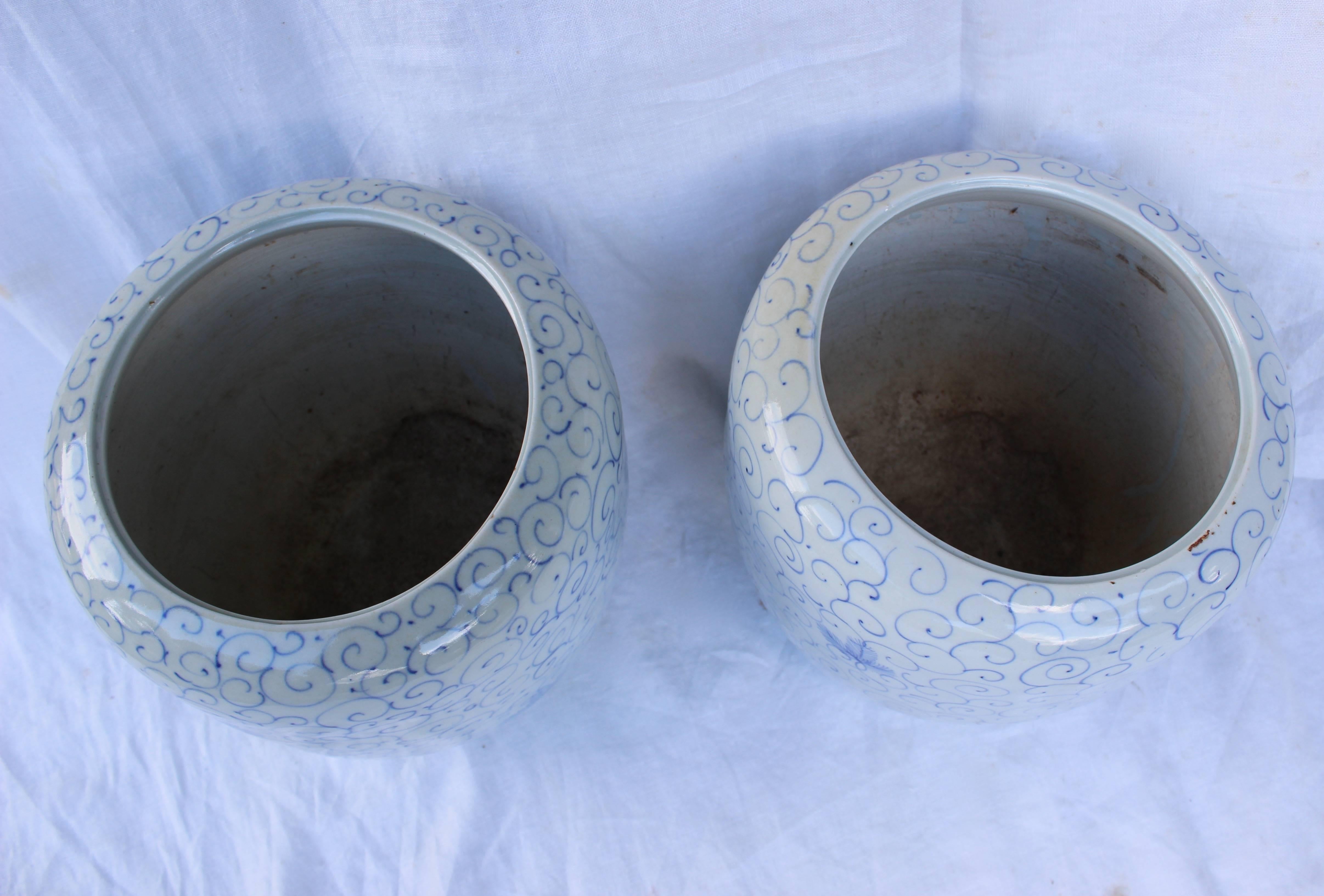Pair of Chinese Blue and White Ceramic Planters In Good Condition In East Hampton, NY