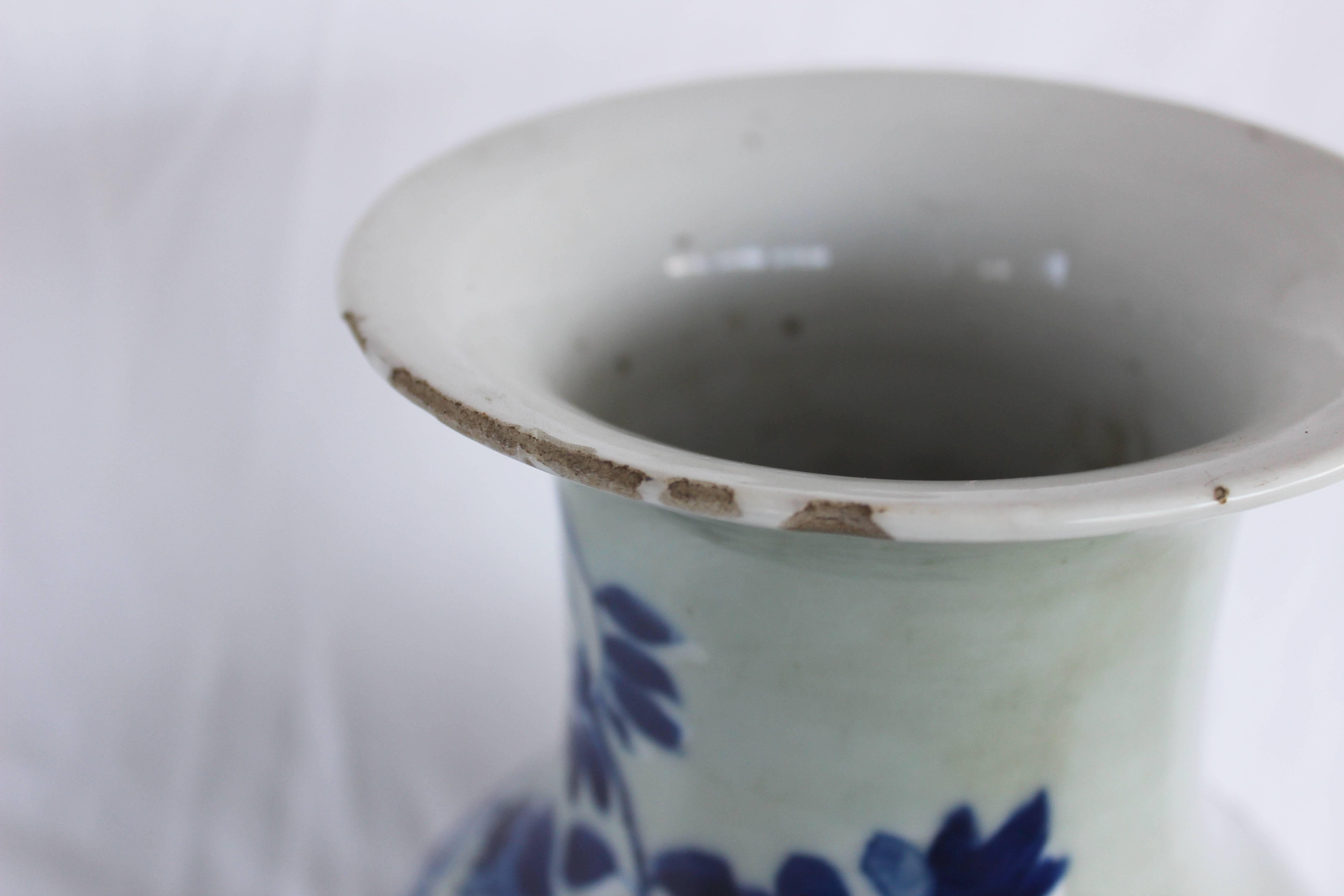 Chinese Blue and White Ceramic Vase In Good Condition In East Hampton, NY