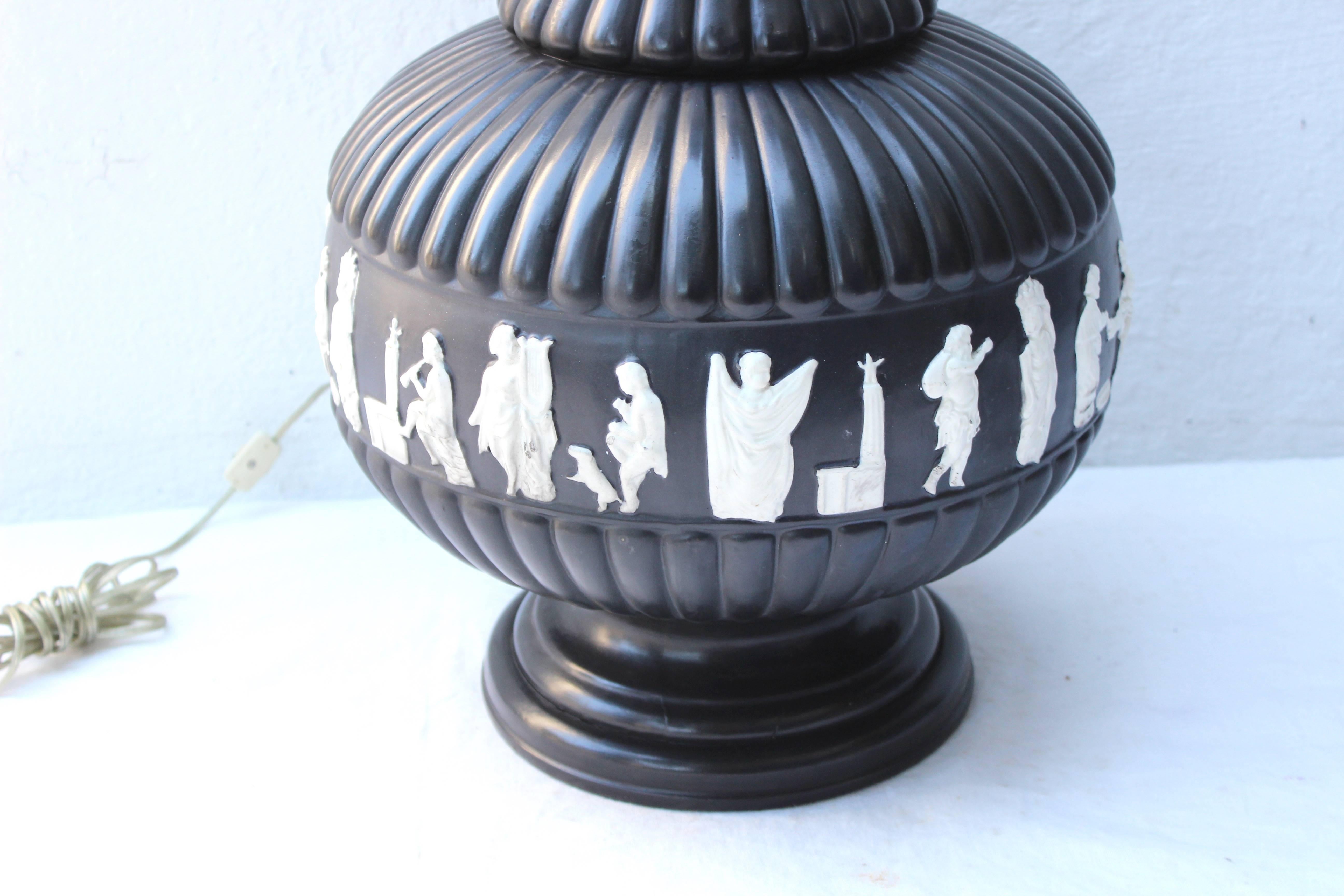 Céramique Lampe noire de style Wedgwood en vente