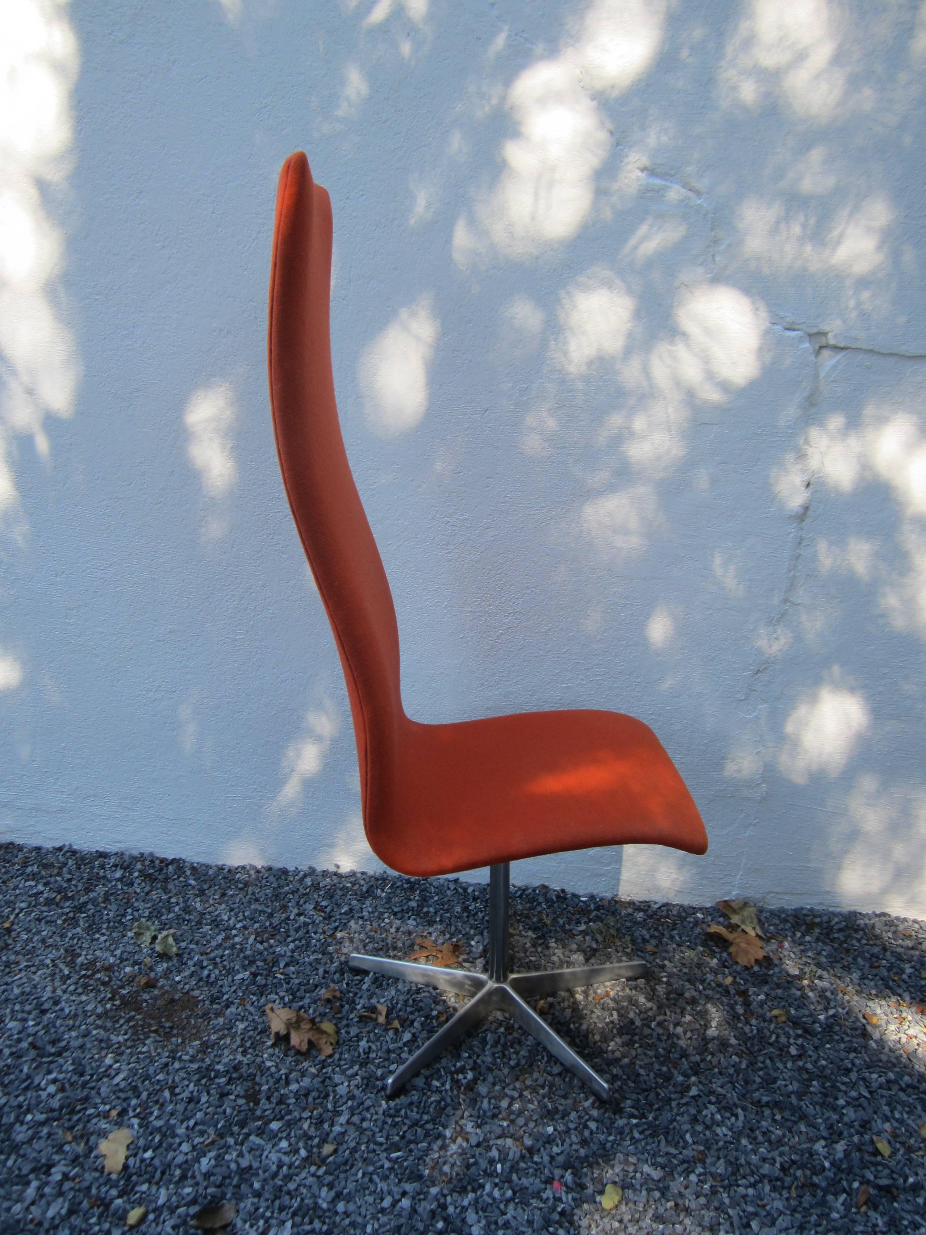Fritz Hansen produced Oxford chair by Arne Jacobsen with original orange wool upholstery in very good condition.