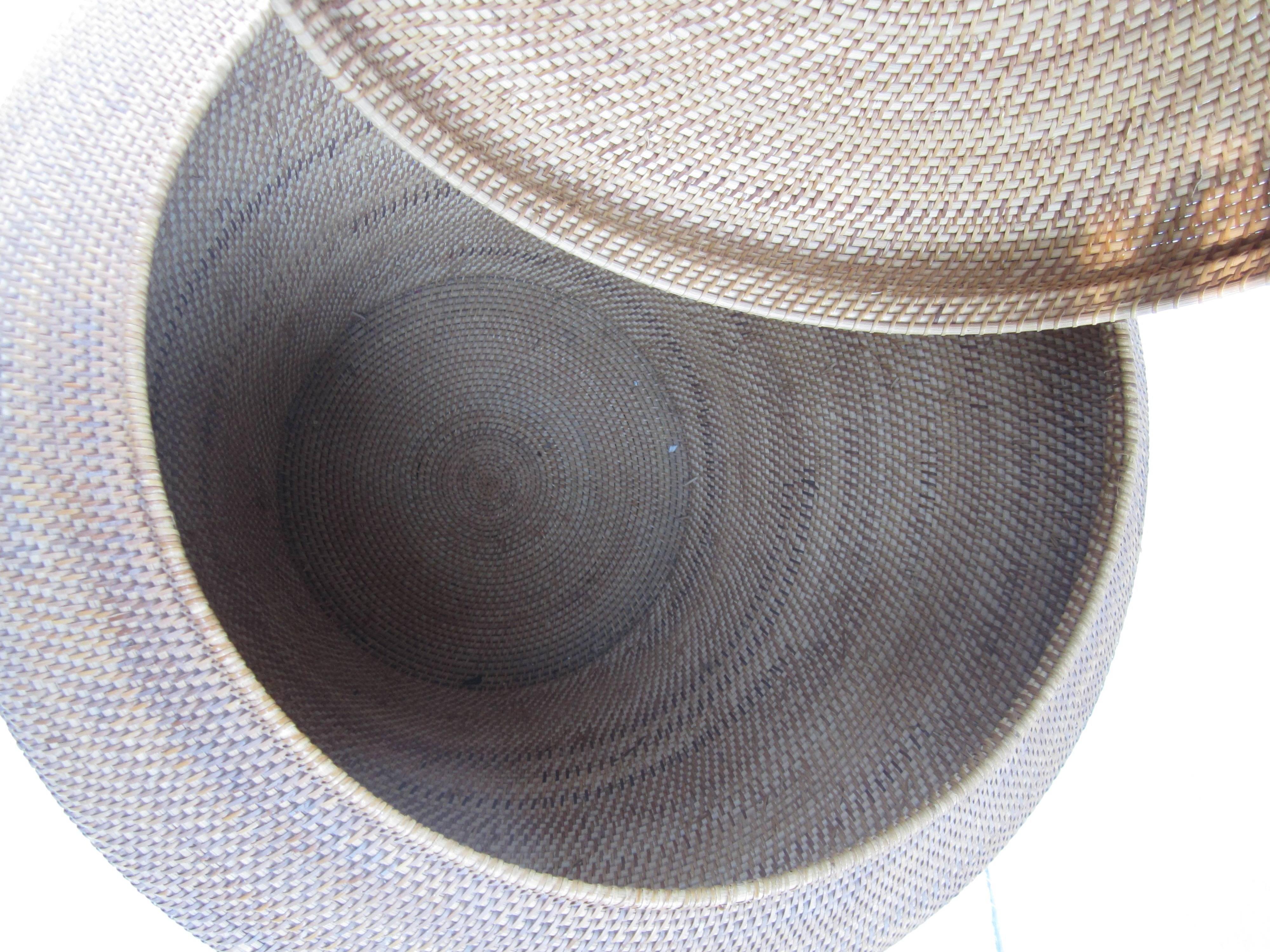 urn basket with lid