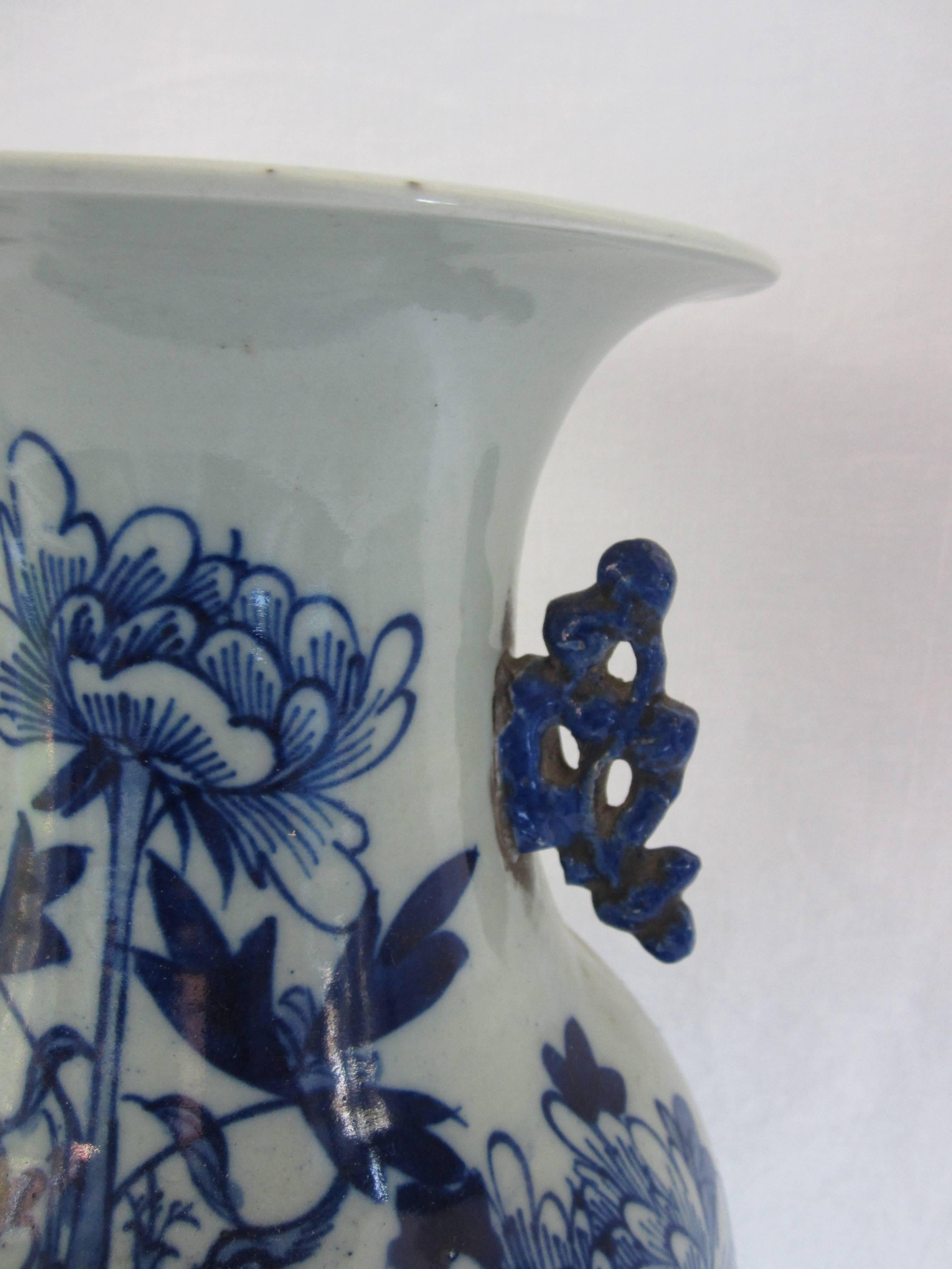 Chinesische blau-weiße Vase im Zustand „Hervorragend“ im Angebot in East Hampton, NY