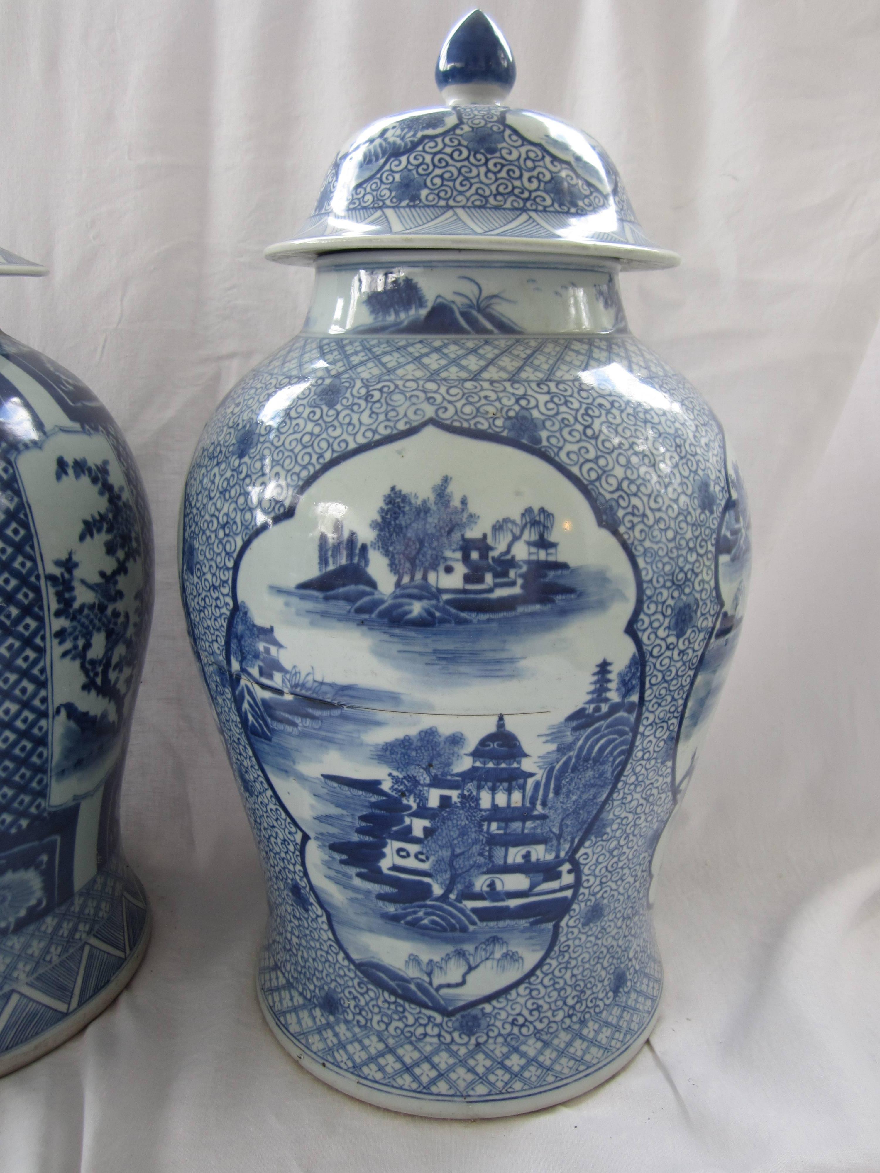 Pair of Chinese Blue and White Jars with Lids In Good Condition In East Hampton, NY