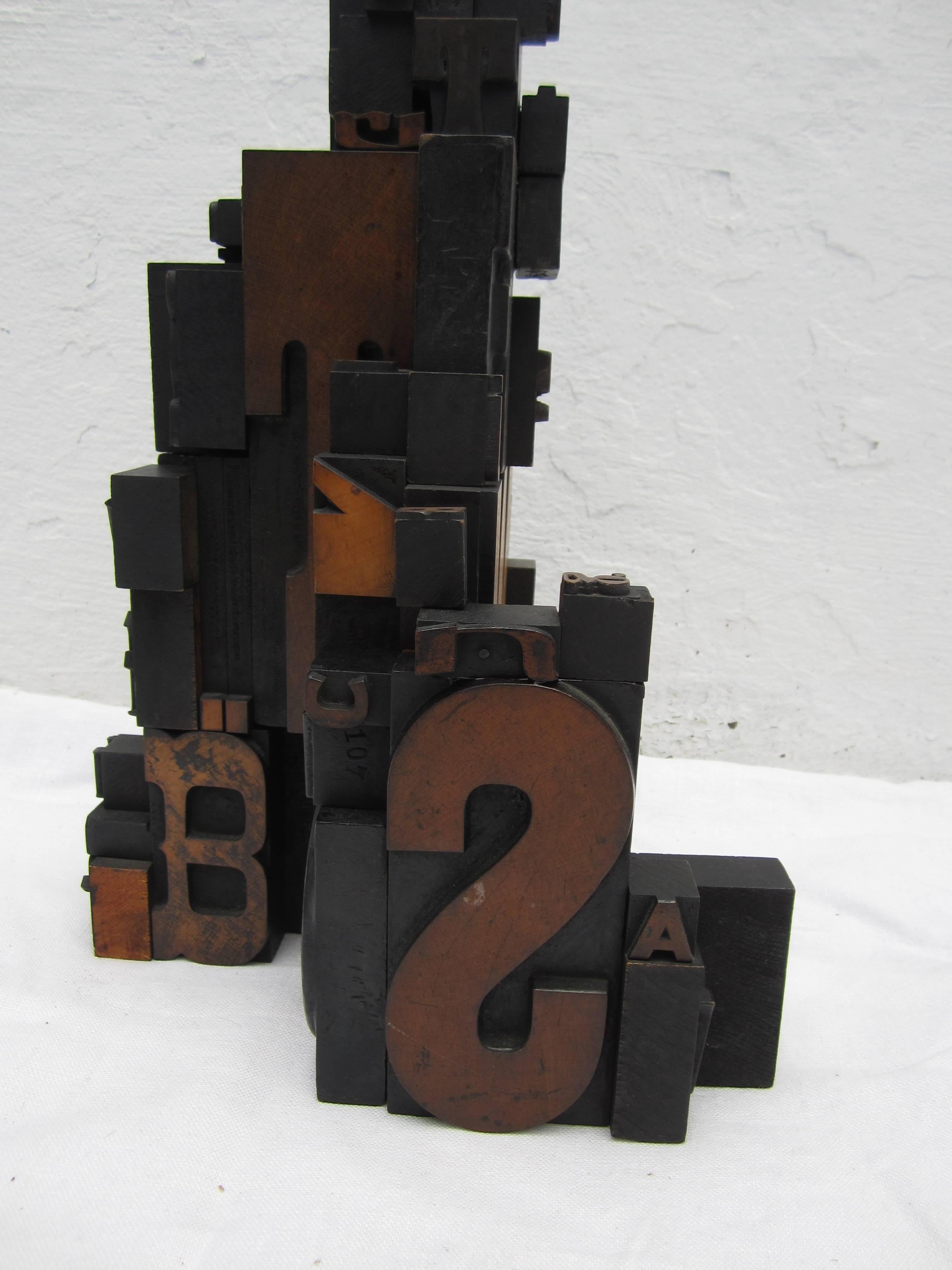 Briefpress-Holzblock-Skulptur im Zustand „Hervorragend“ im Angebot in East Hampton, NY