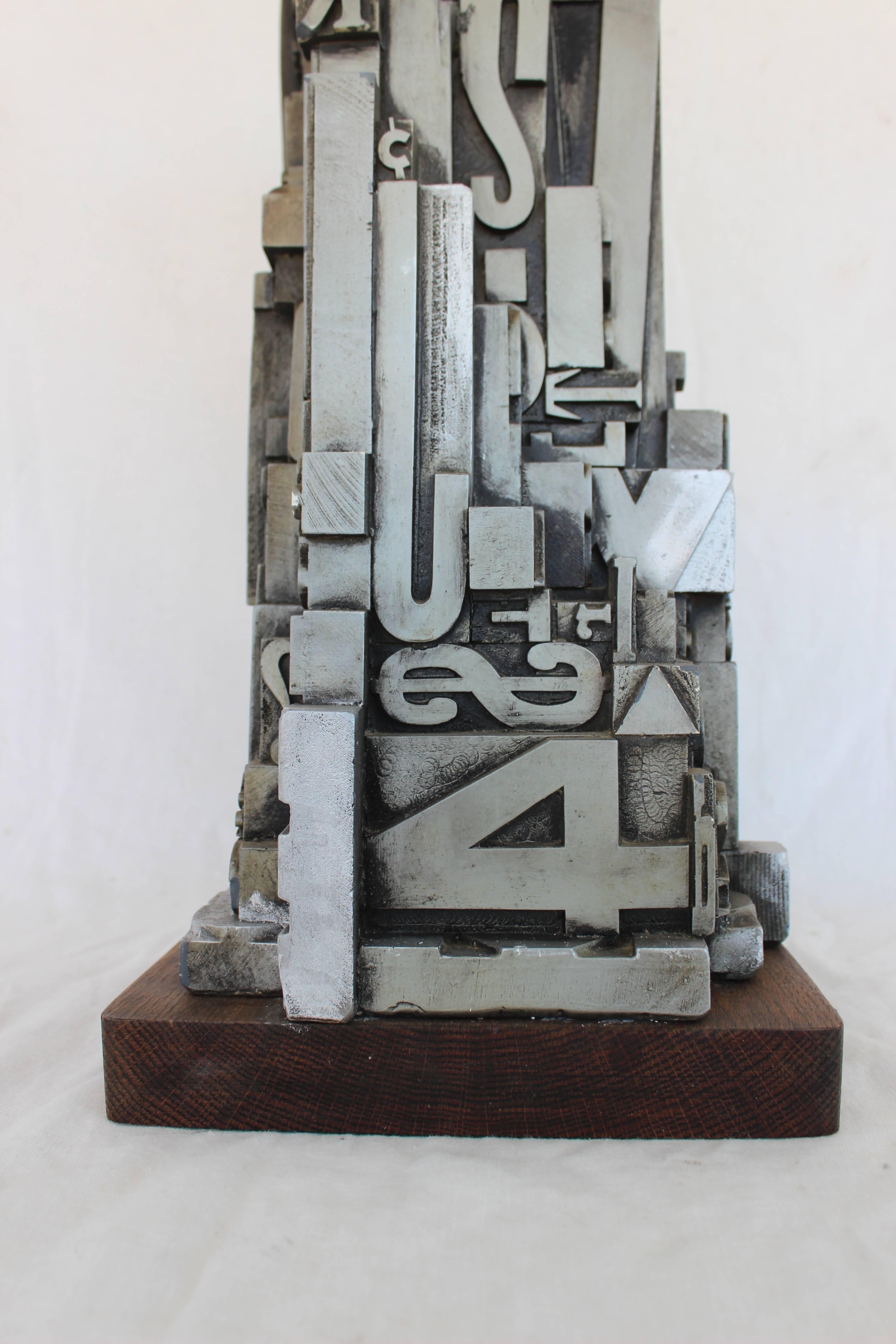 Milieu du XXe siècle Sculpture industrielle en fausse presse-papiers « AlphaSculpt » de Sheldon Rose en vente