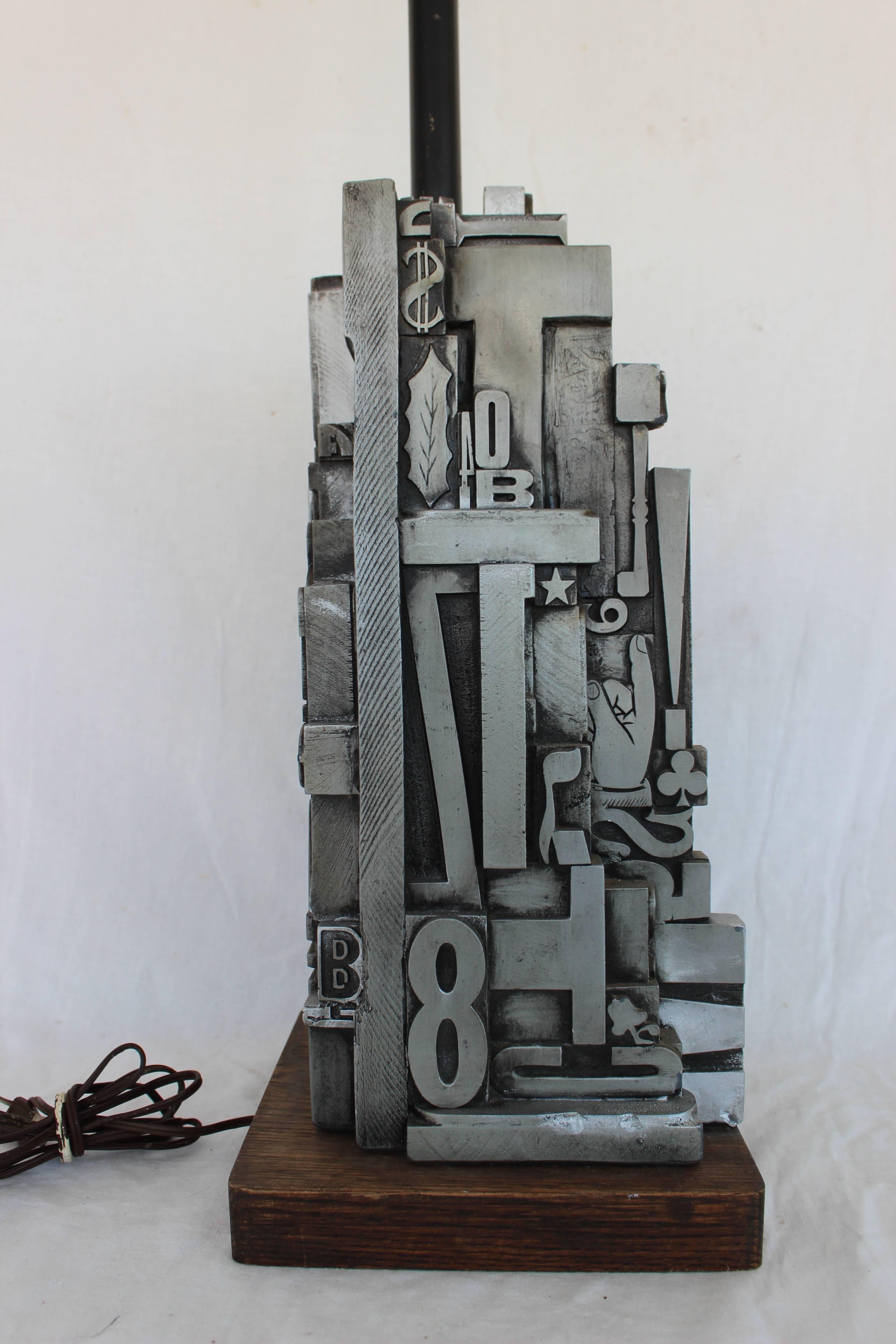 Sculpture industrielle en fausse presse-papiers « AlphaSculpt » de Sheldon Rose en vente 1