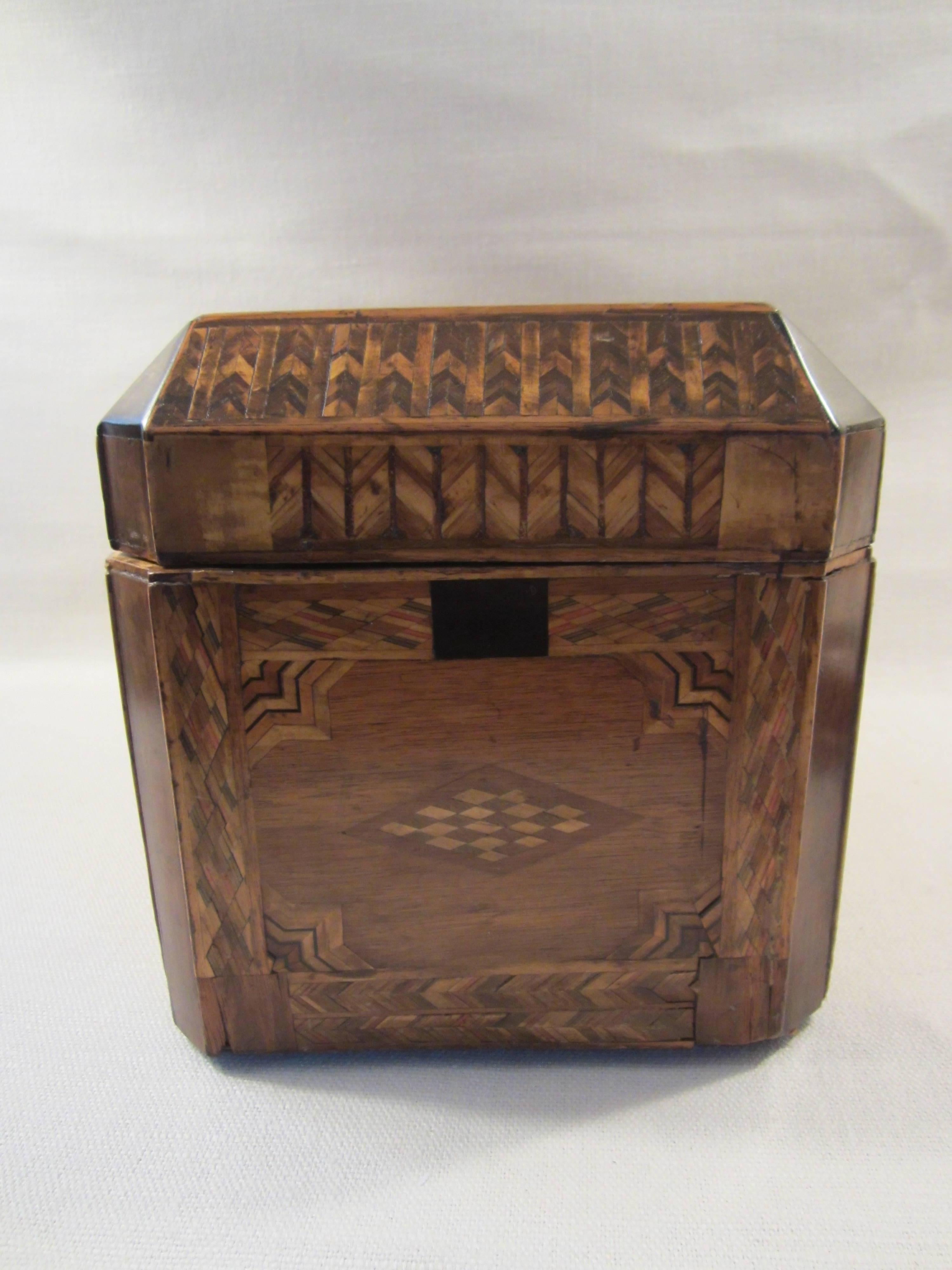 Inlaid Box In Good Condition For Sale In East Hampton, NY