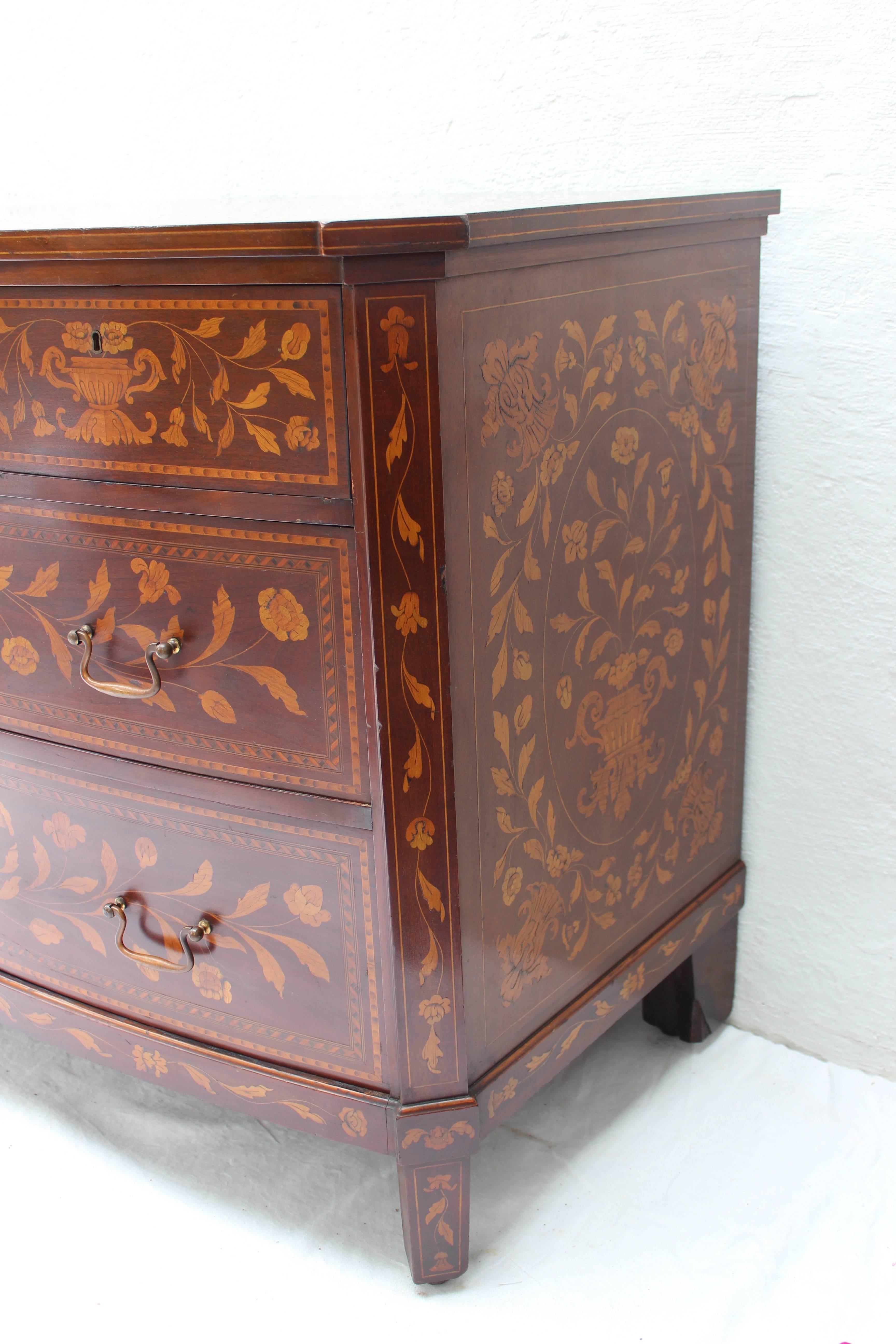 Dutch Inlaid Chest In Excellent Condition For Sale In East Hampton, NY