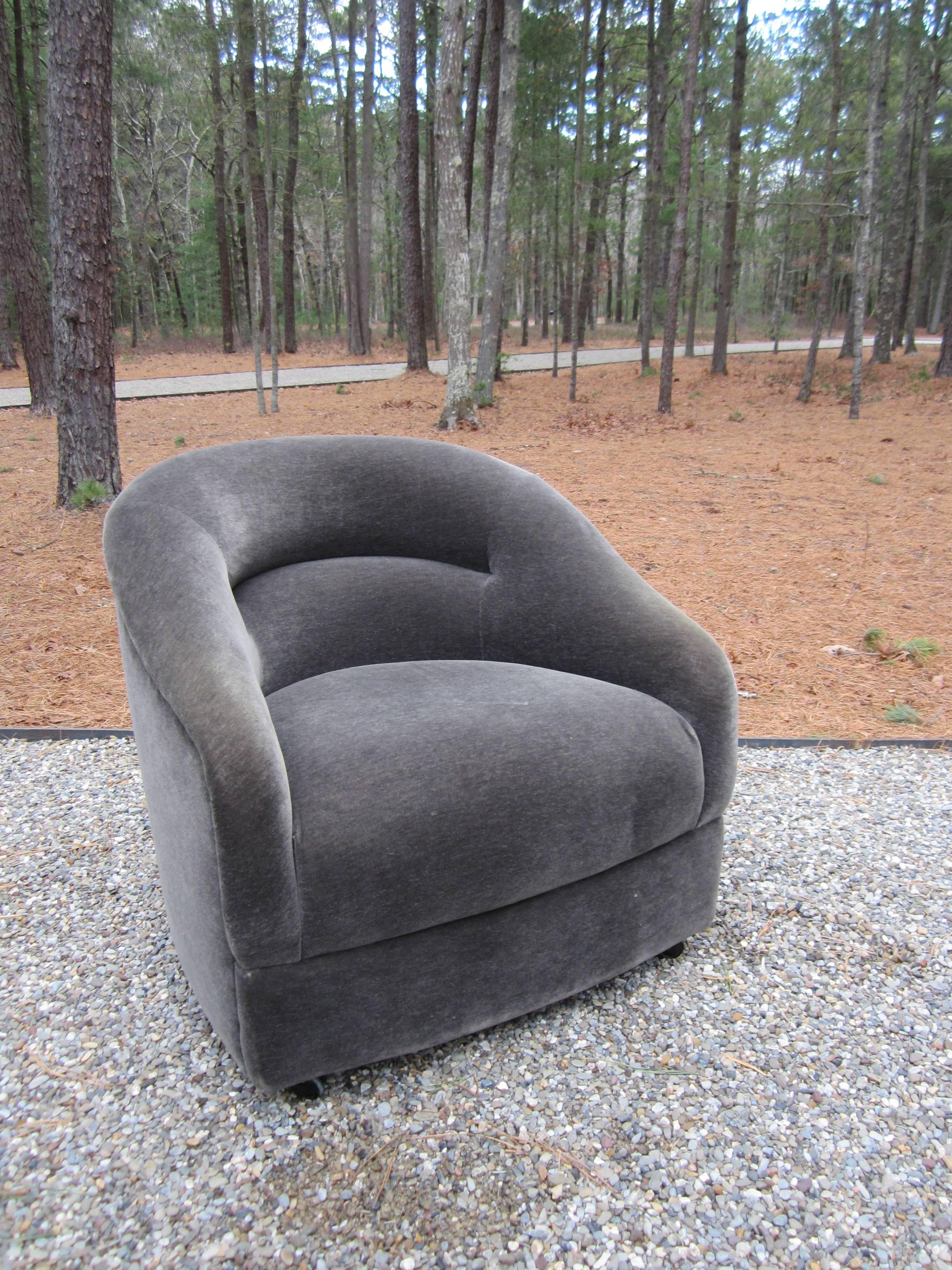 Pair of Barrel Lounge Chairs 1