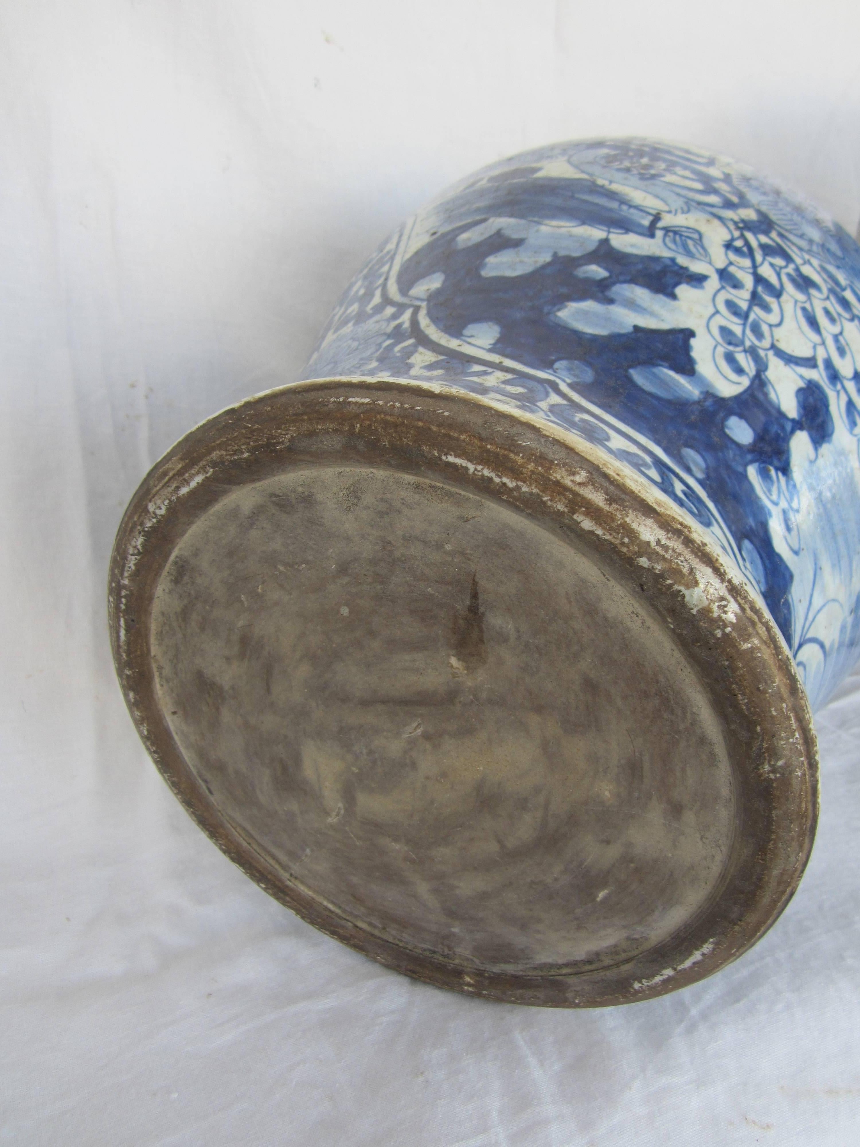 Porcelain Pair of Chinese Blue and White Jars with Lids