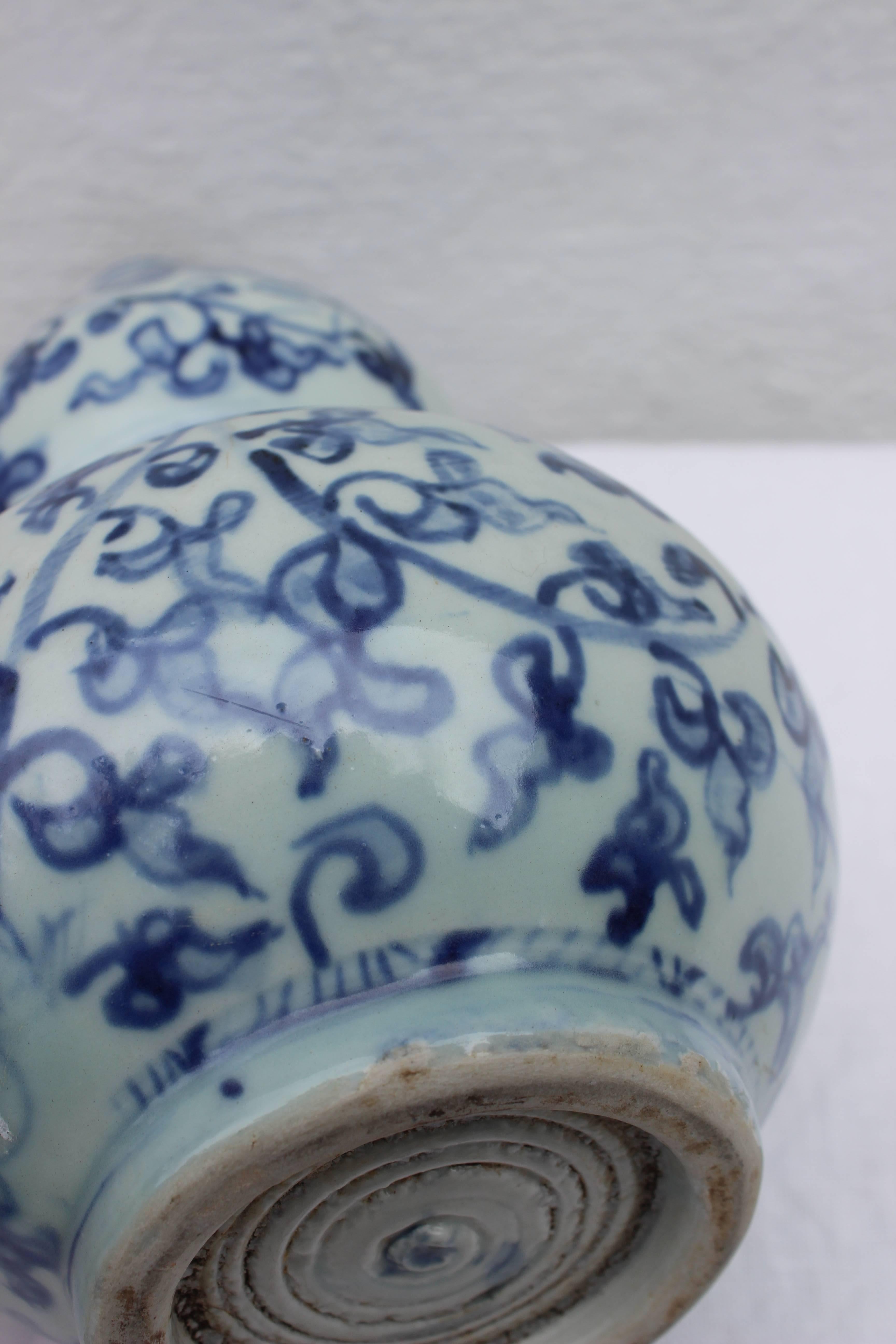 Chinese Blue and White Vase In Excellent Condition In East Hampton, NY