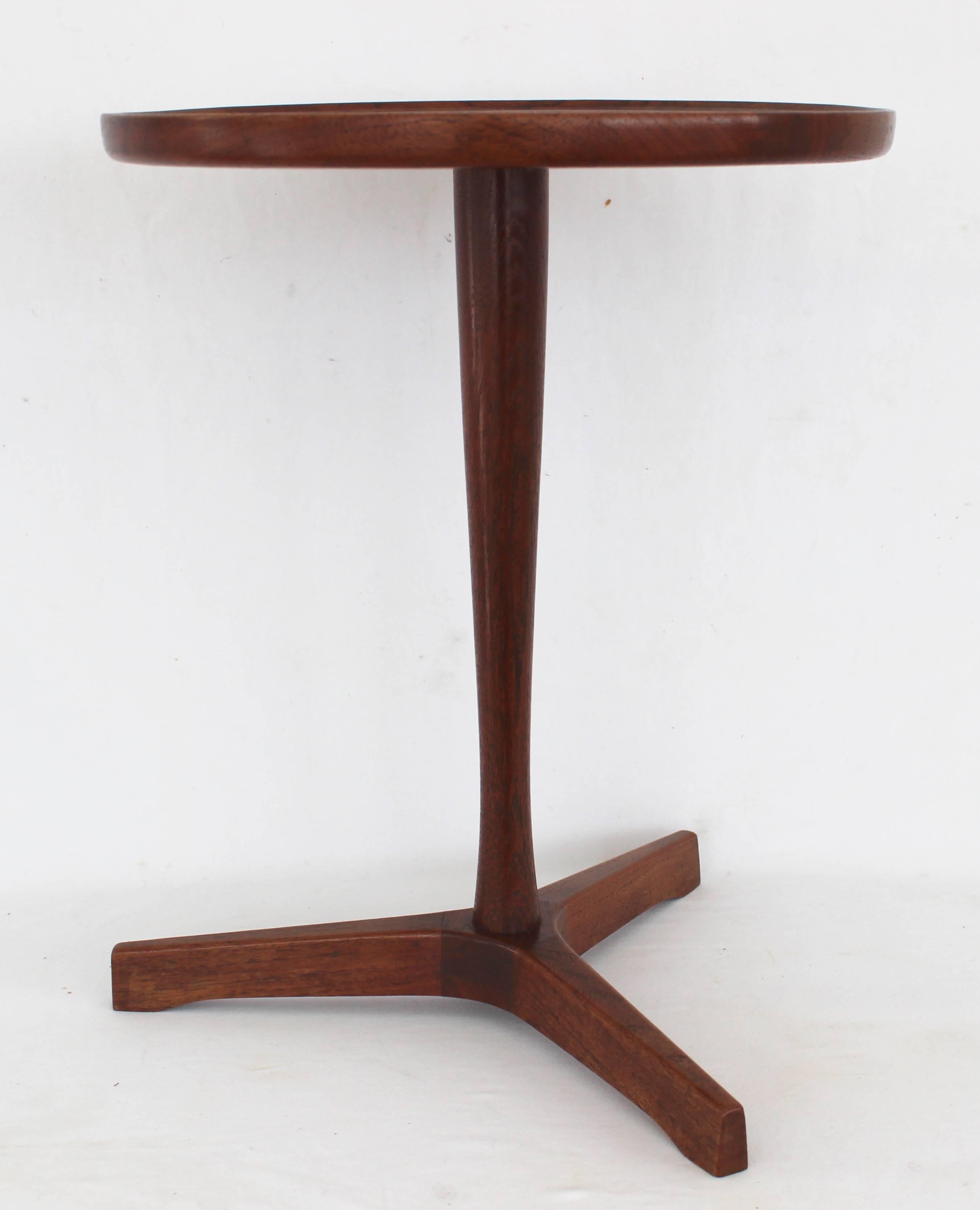 Round teak side table by Hans Andersen
Denmark, 1960s.

Measures: Diameter of the tabletop is 14".