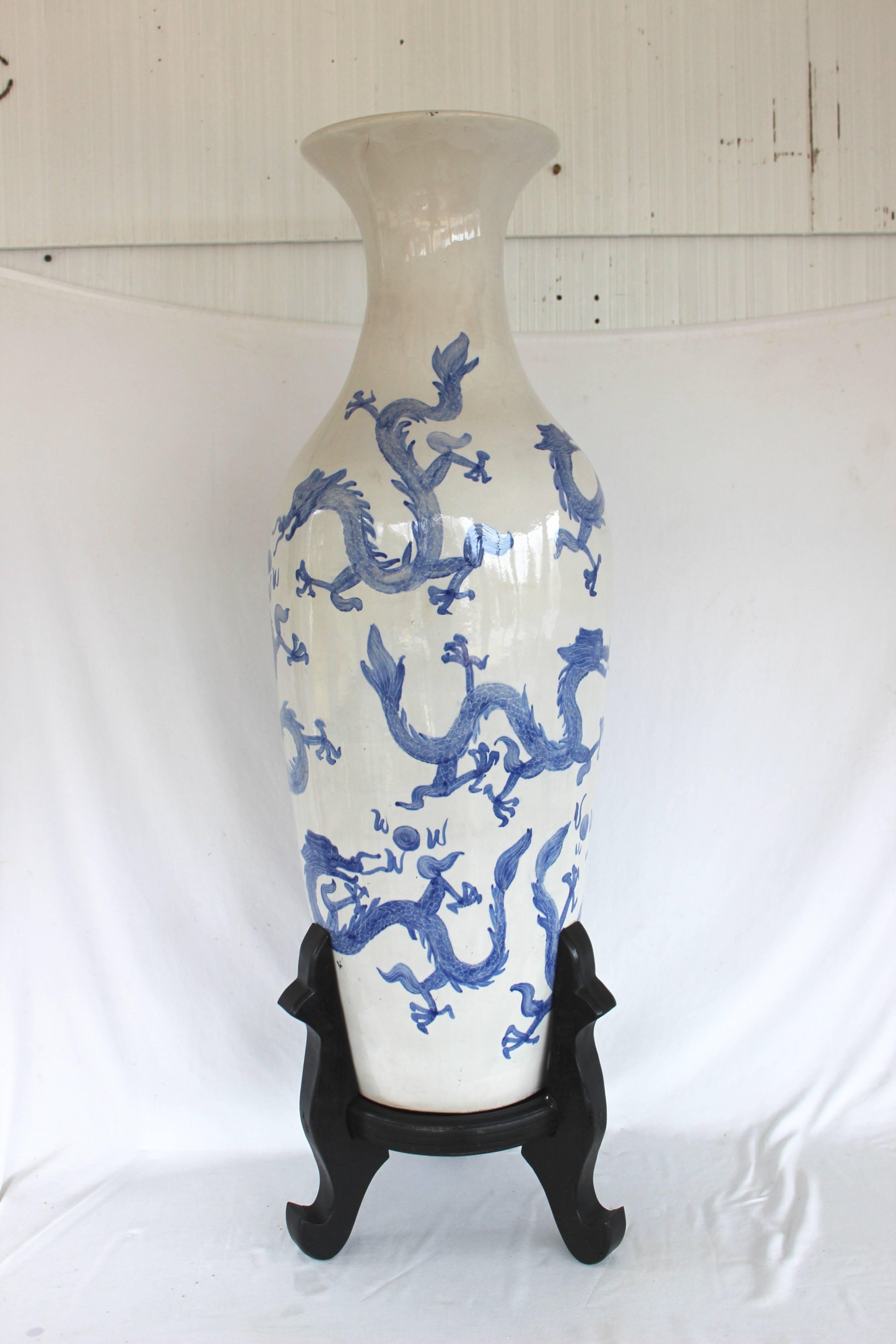 Large Chinese Blue and White Floor Vase In Excellent Condition In East Hampton, NY